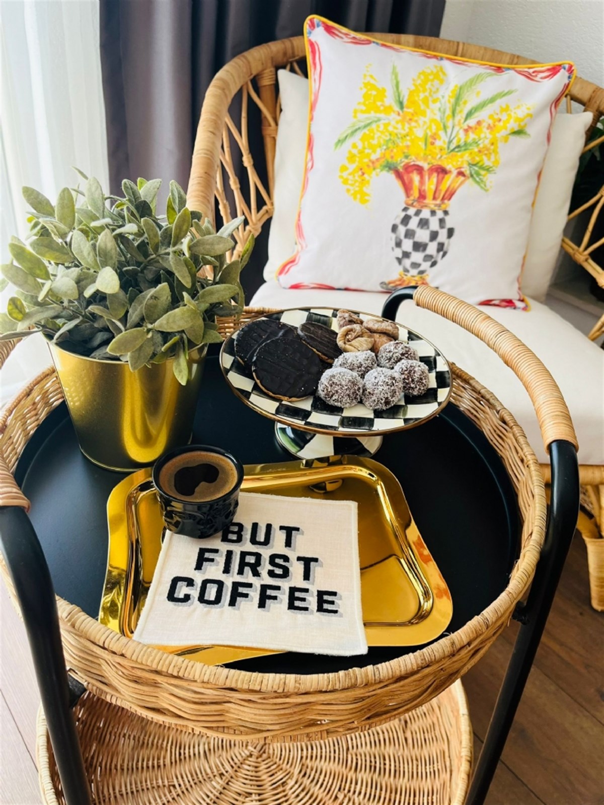 Dekoratif But First Coffee Desenli Kokteyl Peçetesi - 1 Adet Siyah Nakışlı