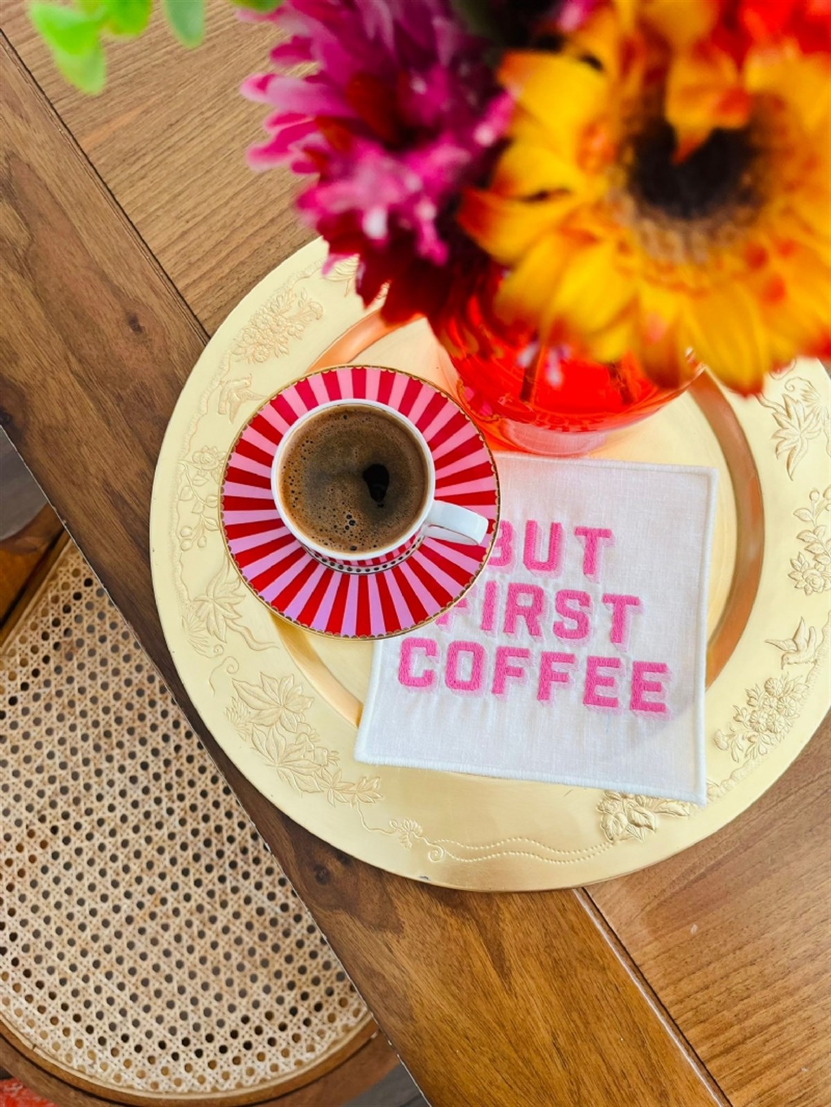 Dekoratif But First Coffee Desenli Kokteyl Peçetesi - 1 Adet Açık Pembe Nakışlı