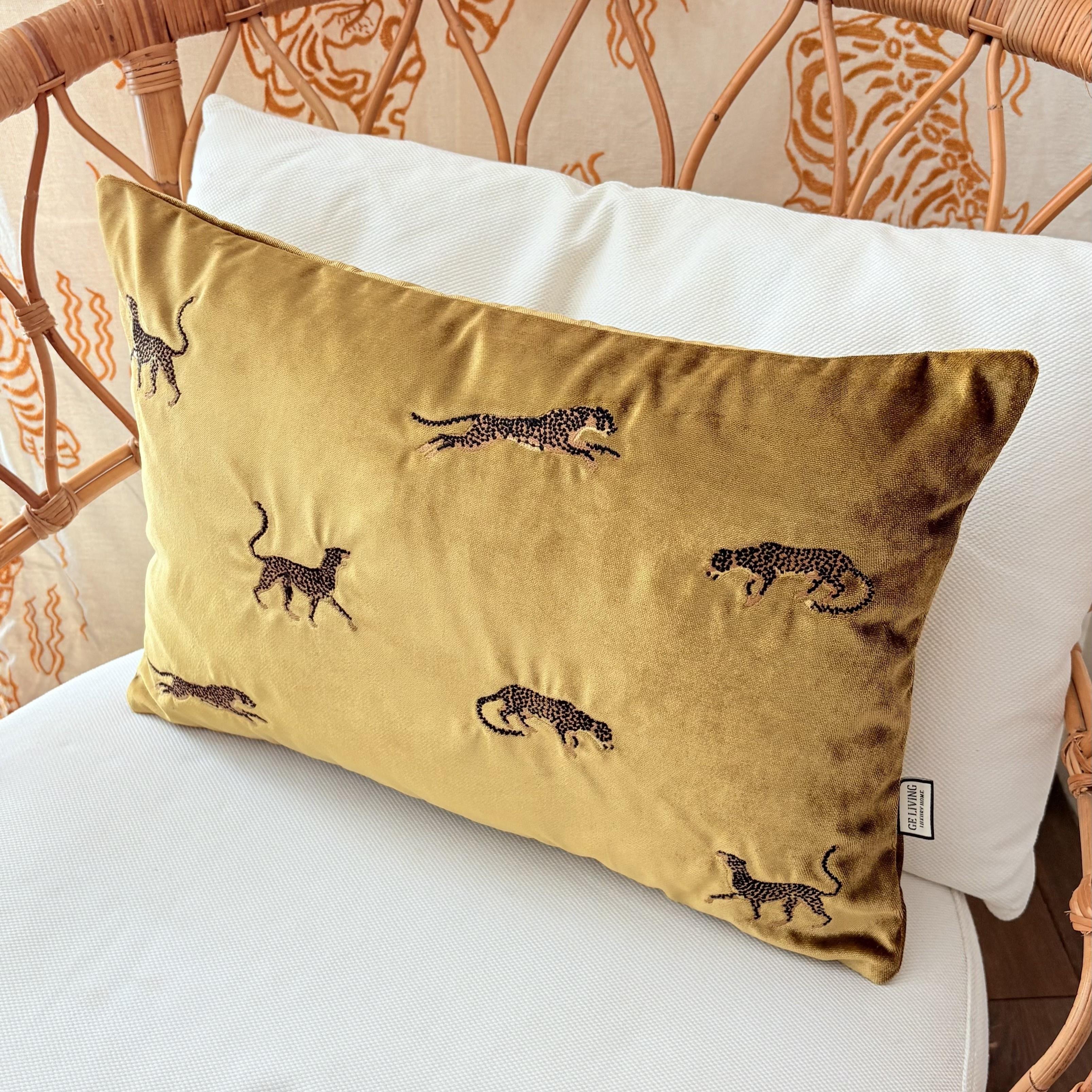 Dekoratif Leopar Desenli Gold Kadife Kırlent Kılıfı 35 x 50 cm