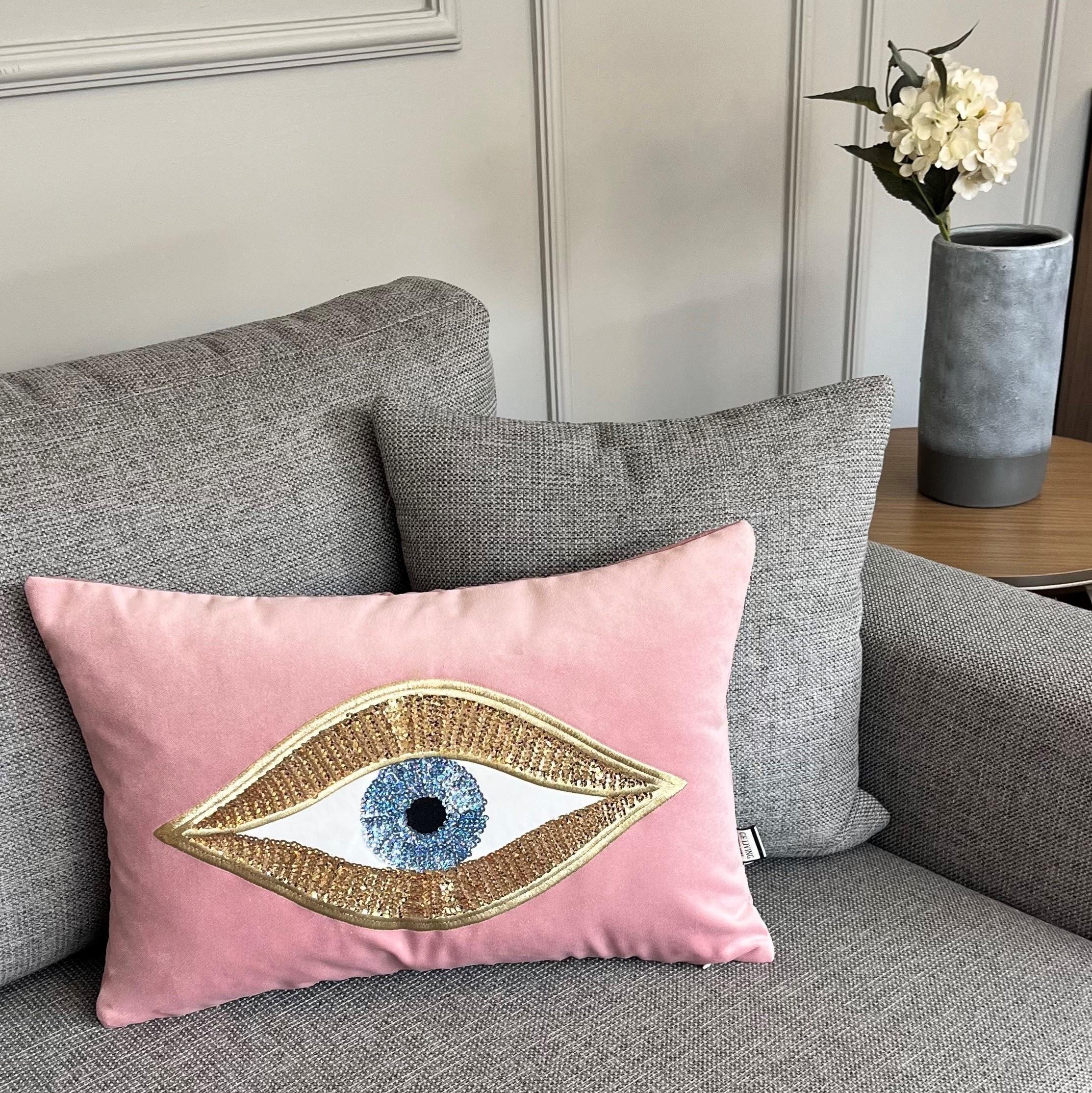 Dekoratif Pullu Göz Desenli Pembe Kadife Kırlent Kılıfı ( 35 cm x 50 cm ) 