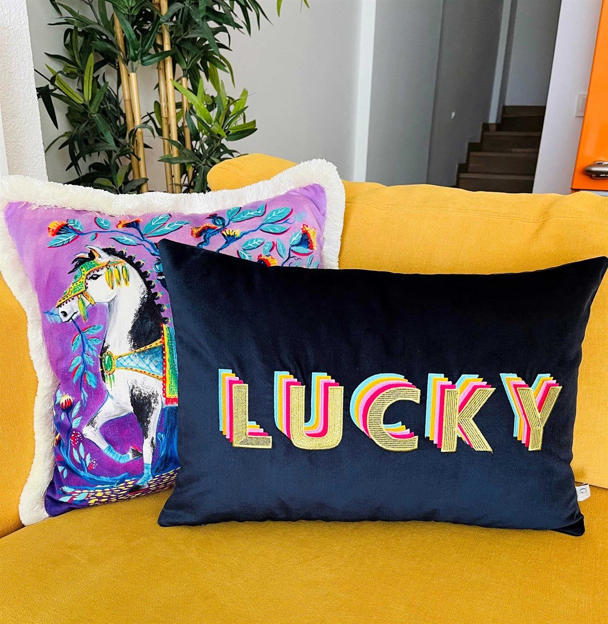 Lucky Desenli Lacivert Kadife Dekoratif Kırlent Kılıfı
