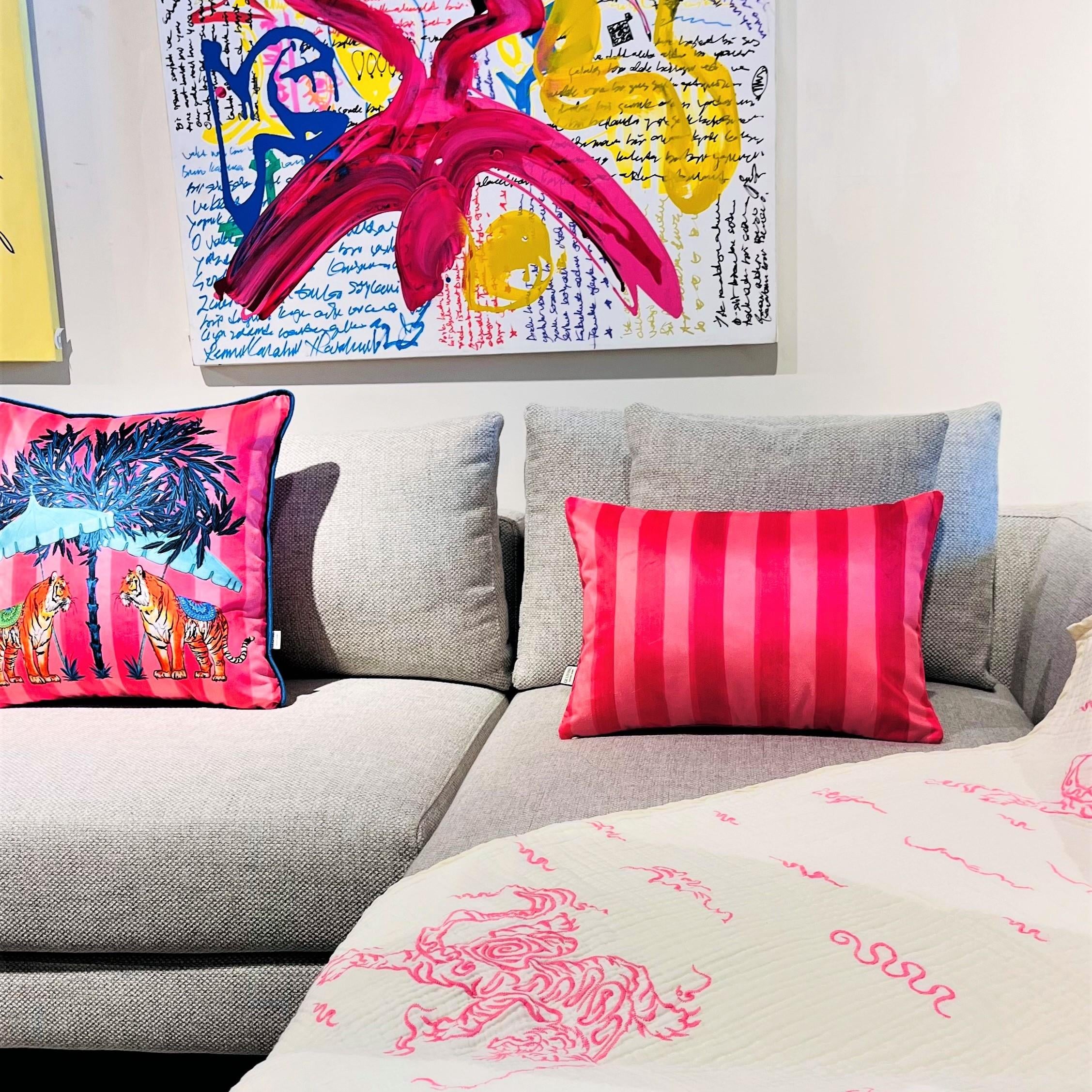 Pembe Çizgili Kadife Kırlent Kılıfı ( 35 cm x 50 cm )