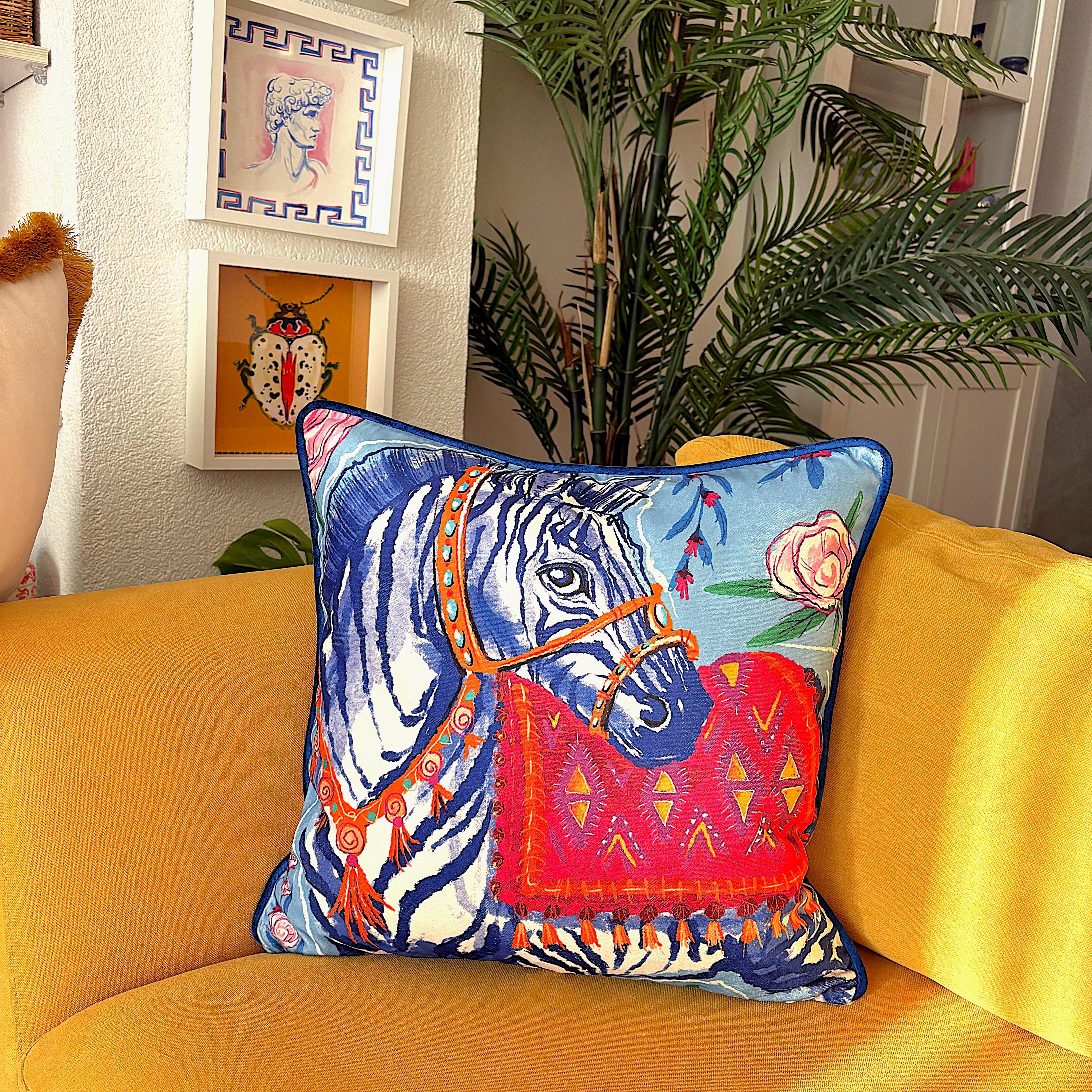 Zebra Desenli Dekoratif Kadife Yastık Kılıfı – 50x50 cm – Renkli Etnik Tasarım Kırlent Kılıfı