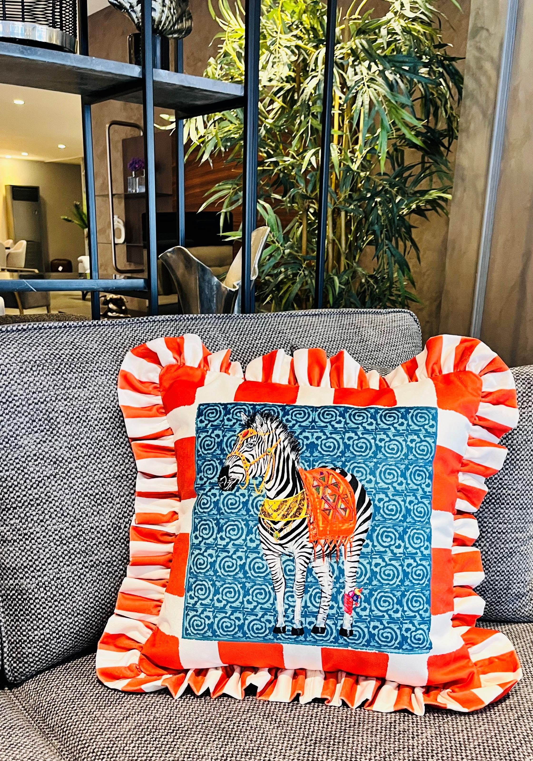 Zebra Desenli Pembe Kadife Kırlent Kılıfı - Hope Serisi Özel Tasarım Fırfırlı