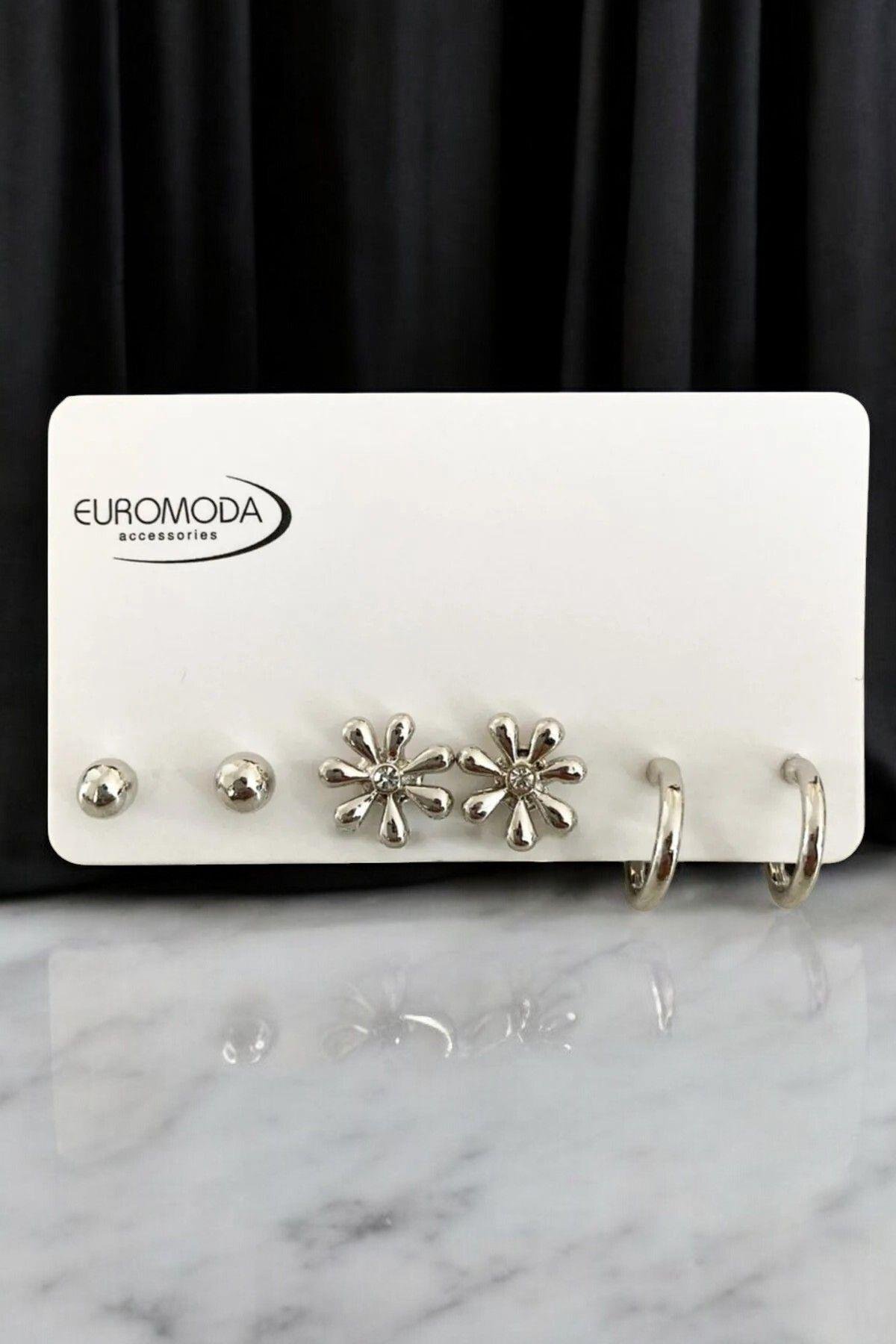 Çiçek Tasarımlı Top Ve Halka Küpeli Gümüş Renkli Küpe Seti