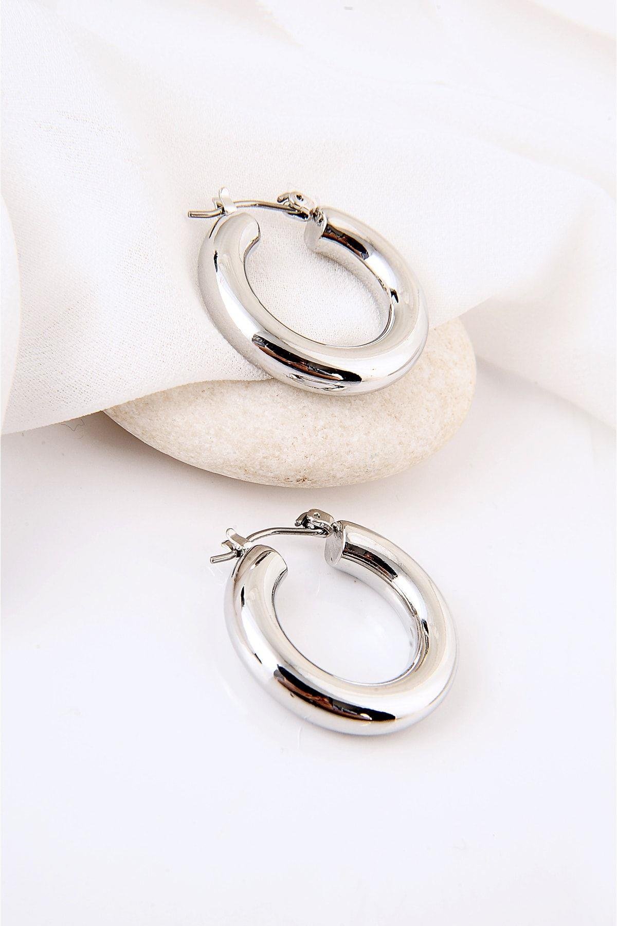 Gümüş Kaplamalı Çelik Halka Tasarımlı Halka Küpe