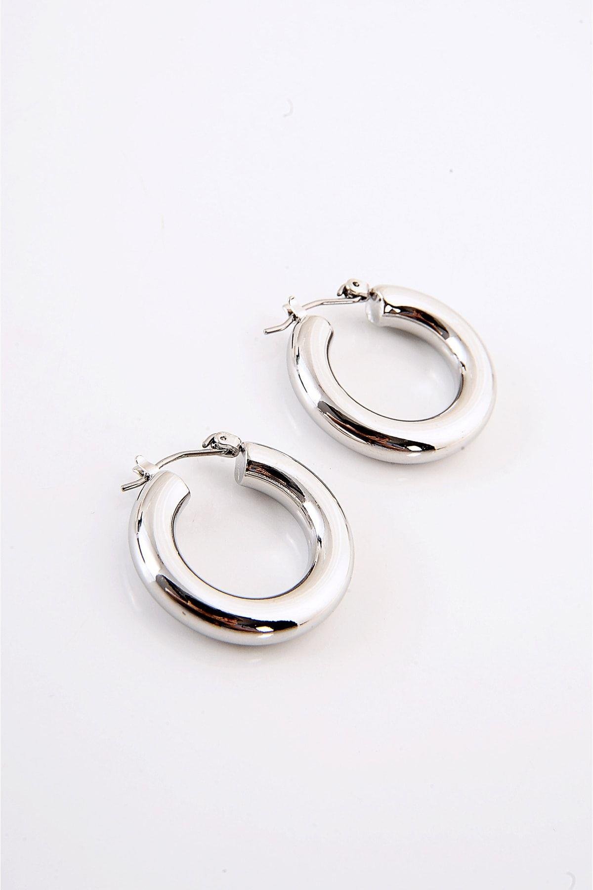 Gümüş Kaplamalı Çelik Halka Tasarımlı Halka Küpe