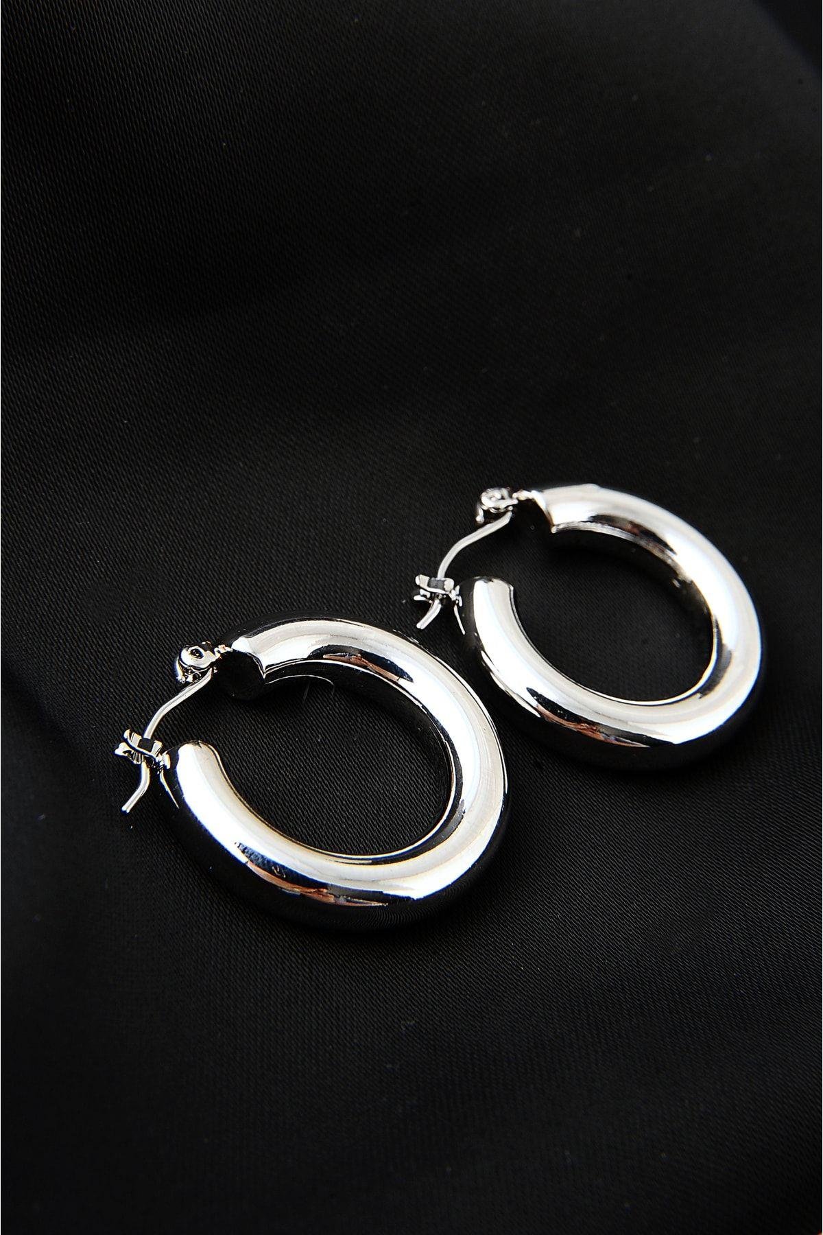 Gümüş Kaplamalı Çelik Halka Tasarımlı Halka Küpe