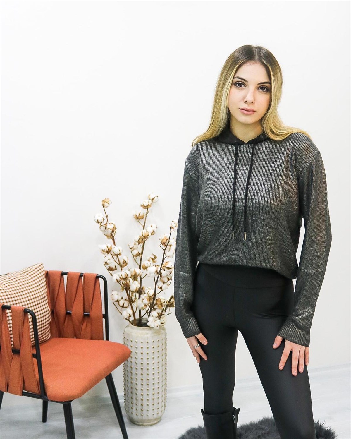 Simli kapşon detaylı sweatshirt