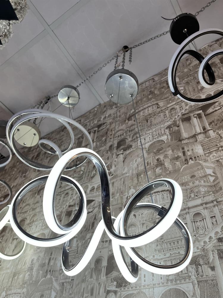 Kıvrımlı Silver  Led AvizeGerçek Kristal Taşlı Silver Yuvarlak Tek Halkalı Led Avize | Avize | Avize Modelleri | Tasarım Avizeler | Salon Avizeleri
