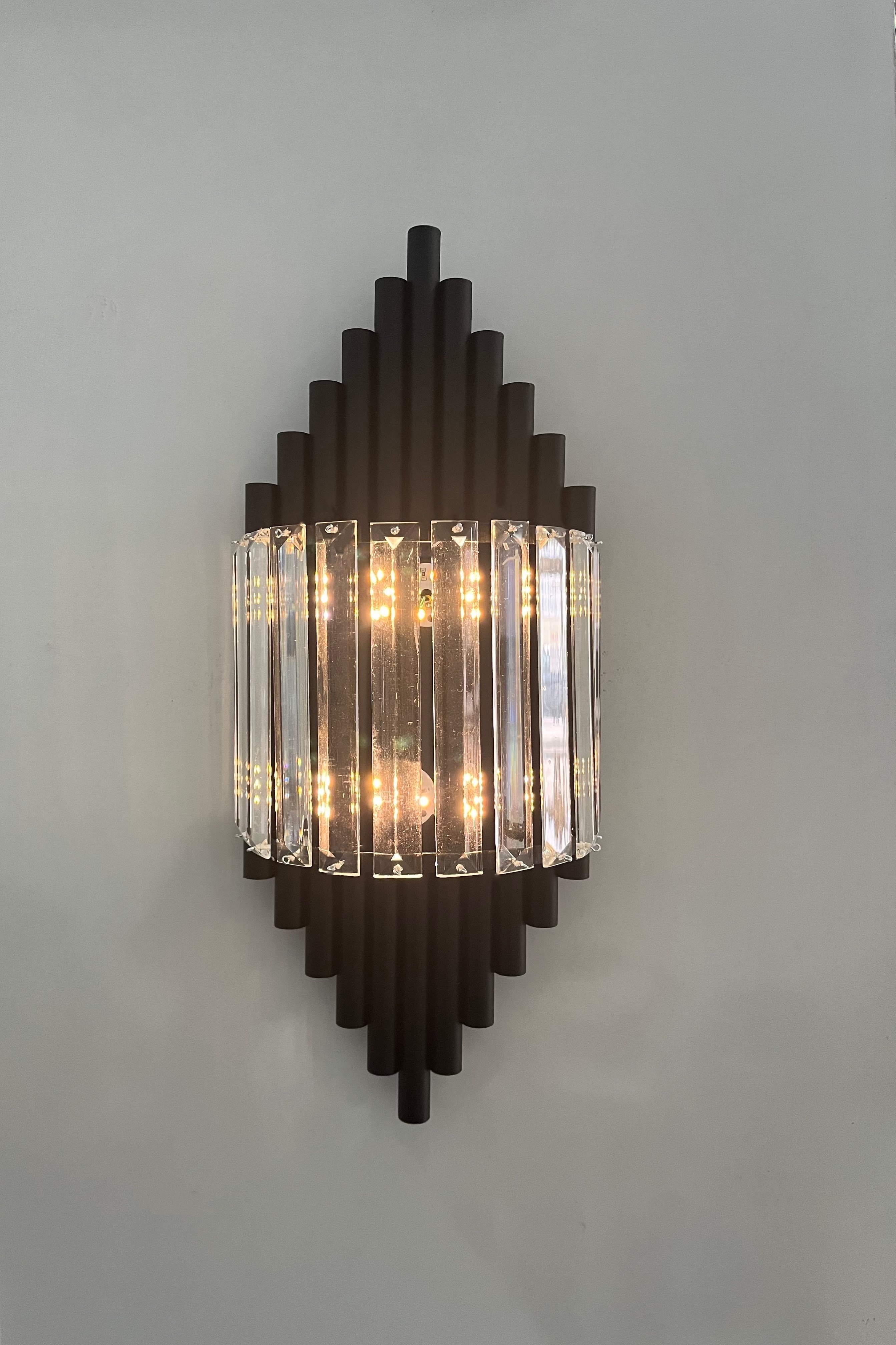 Mona Siyah Kasa Günışığı Ledli Lux Taşlı Elektrikli Aplik -Tek Adet - Led Hediye(Pilli Değil)Zümrüt Flüt Siyah Kasa Günışığı Elektrikli Banyo Duvar Ayna Tablo Aydınlatma Kuğu Aplik Ledli Aplik