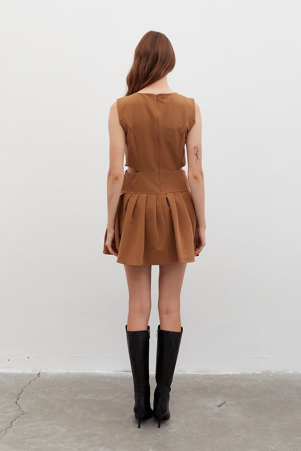 Bel Dekolteli Mini Elbise Camel