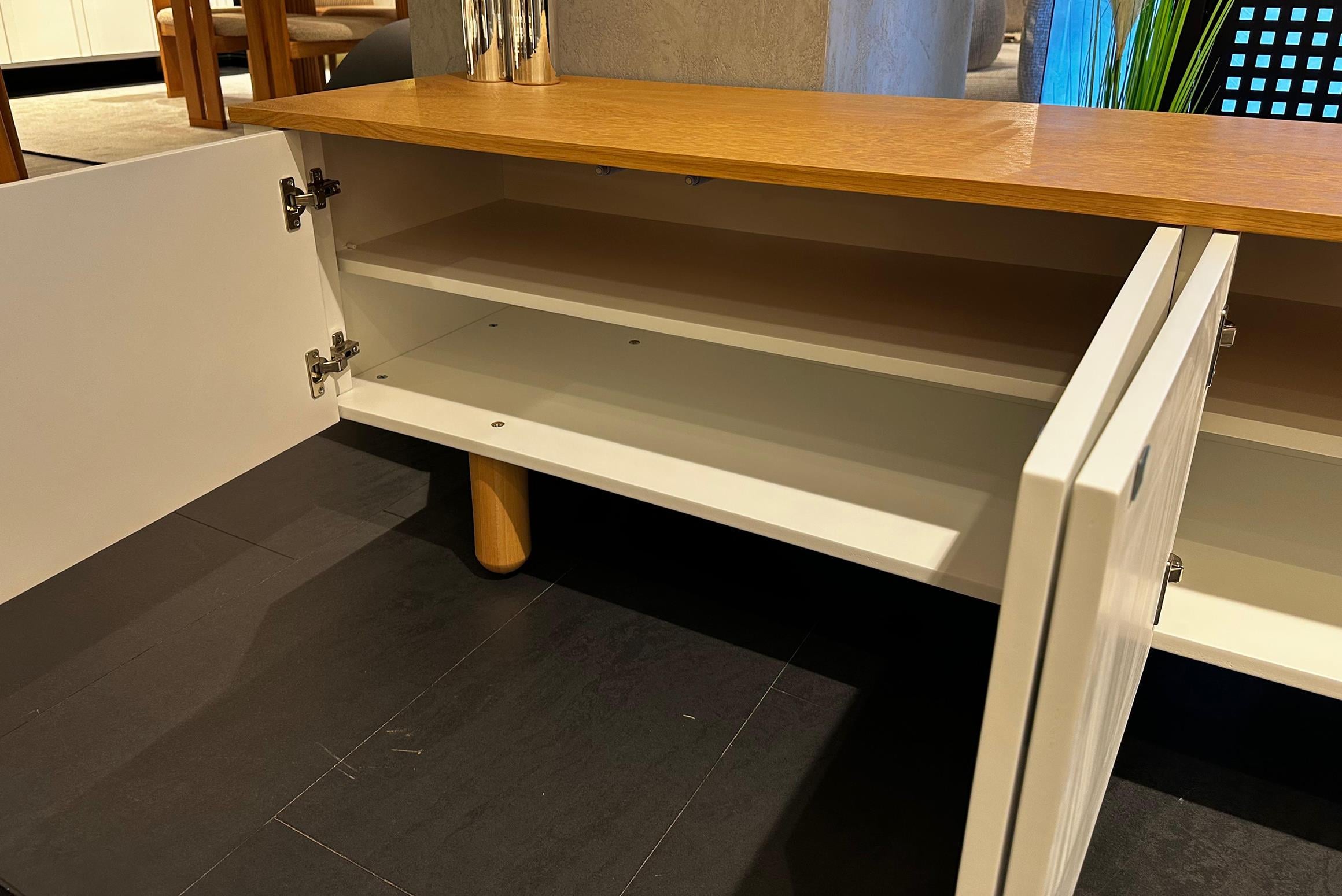 OUTLETDubki Tv Alt Blok