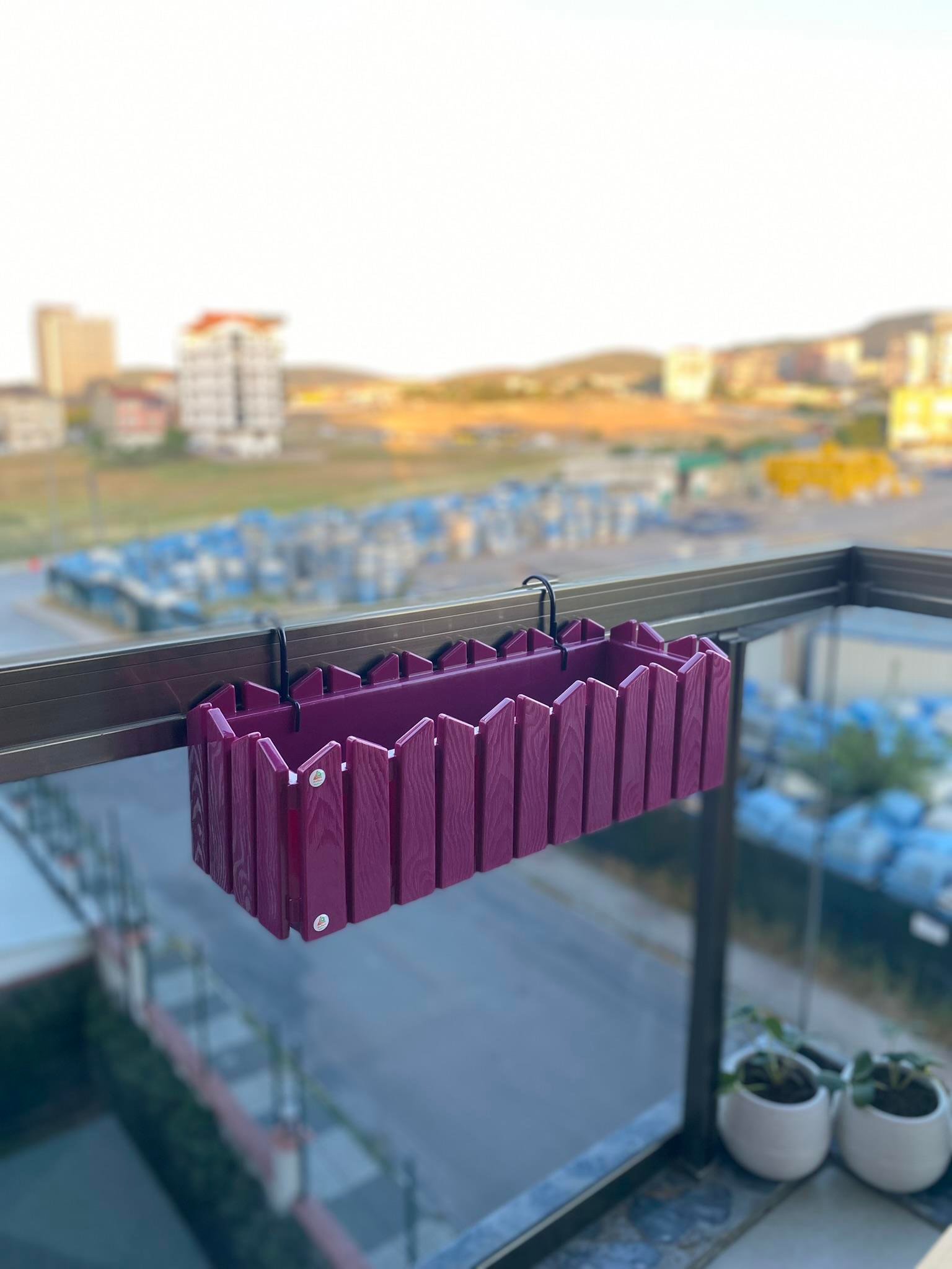 Kartepe Efes Balkon Çit Saksı Askılı 9 Litre _Askı Aparatı dahildir.