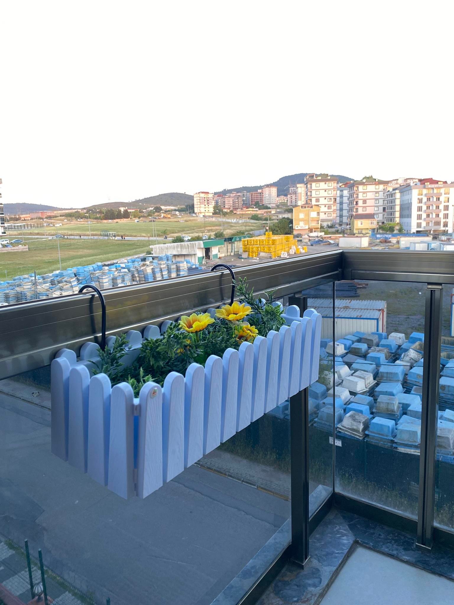 SERİNOVA Istanbul Balkon Çit Saksı Askılı 9 Litre 
