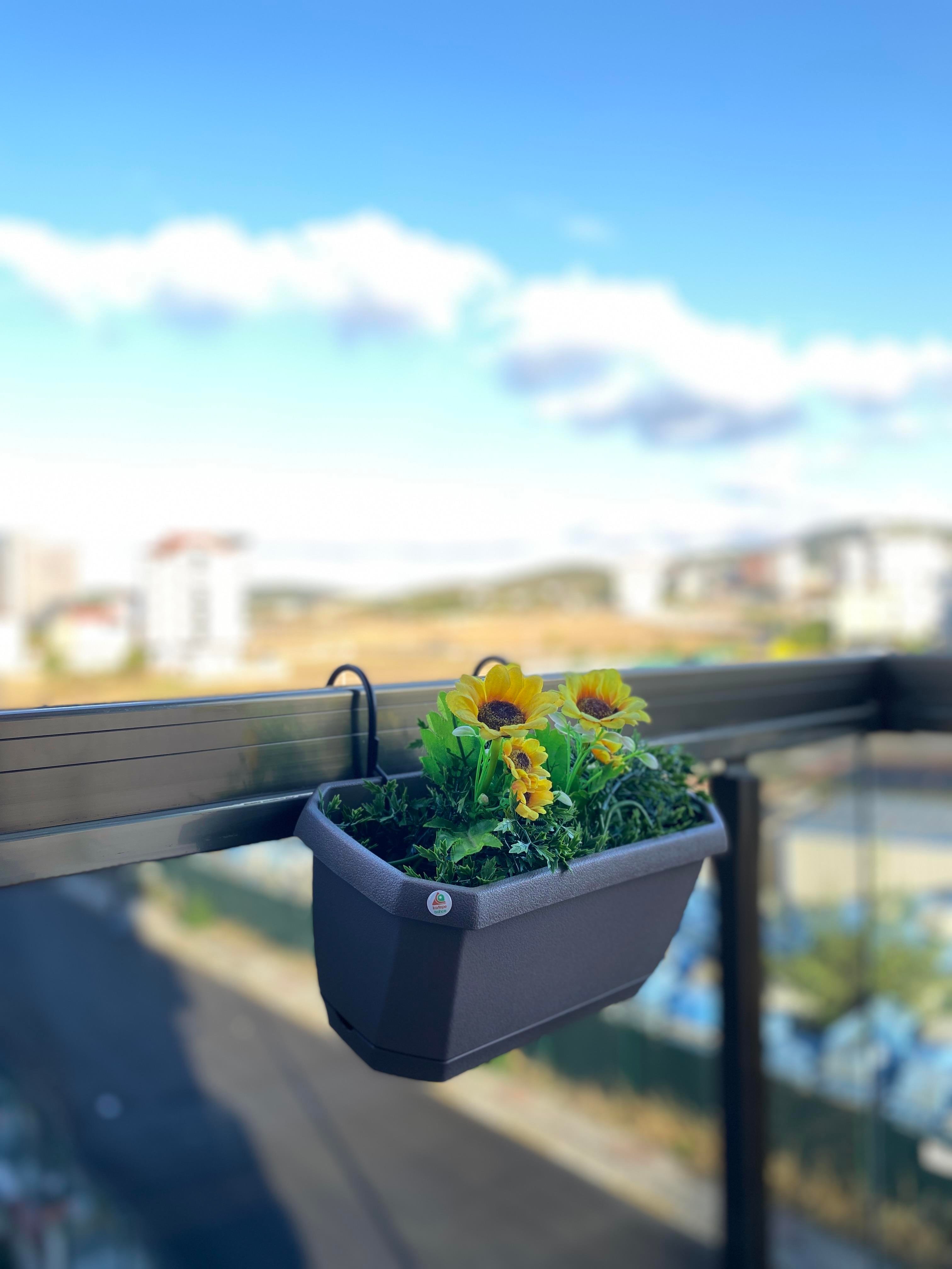 Stil Balkon Çit Saksı Askılı 4.Litre _Askı Aparatı dahildir.
