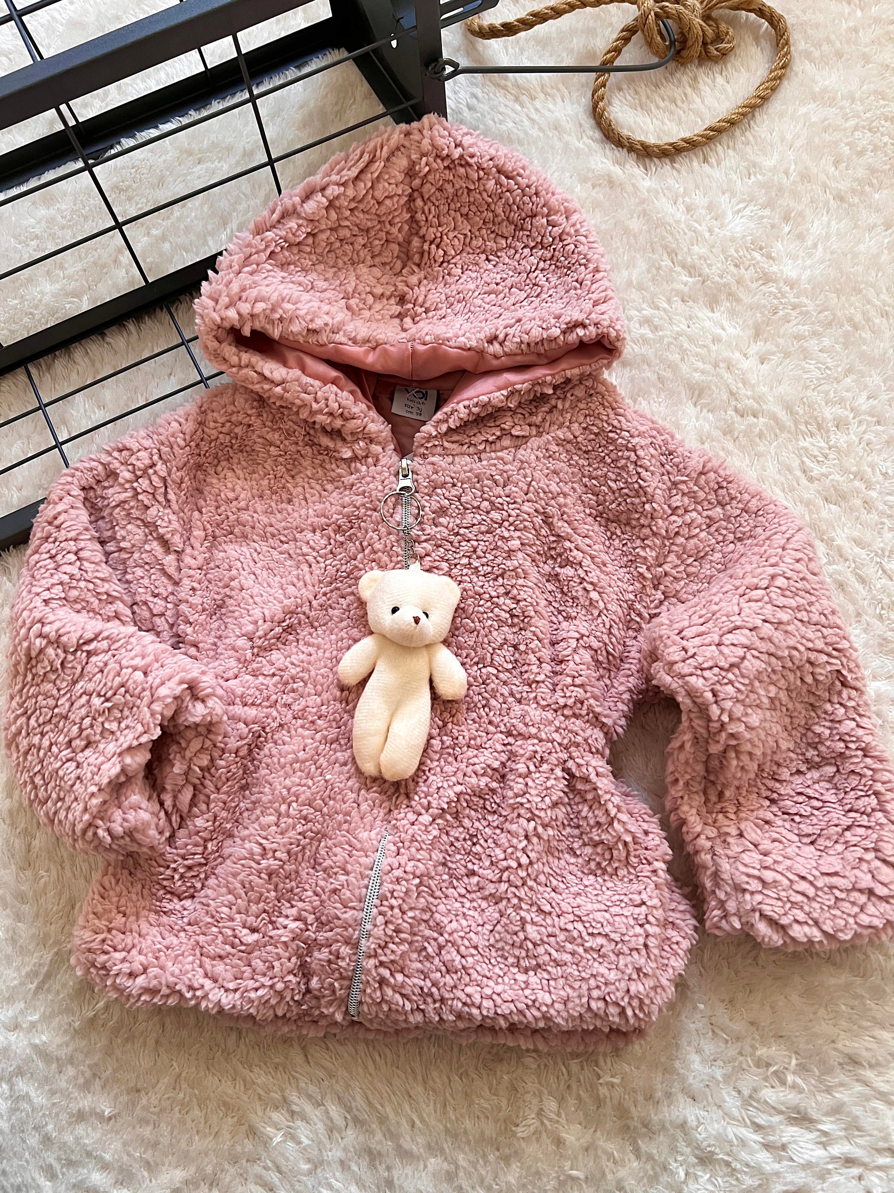 PEMBE PELUS MONT