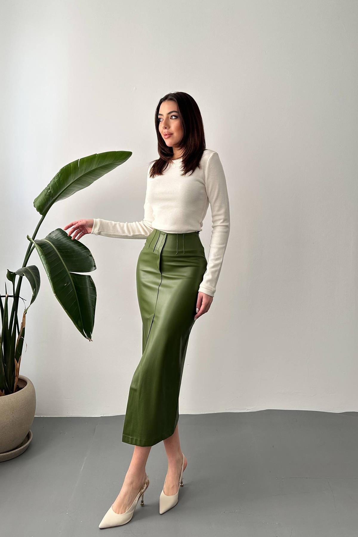 تنورة مطرزة بفتحة باللون الكاكي الفاتح للبيع بالجملة