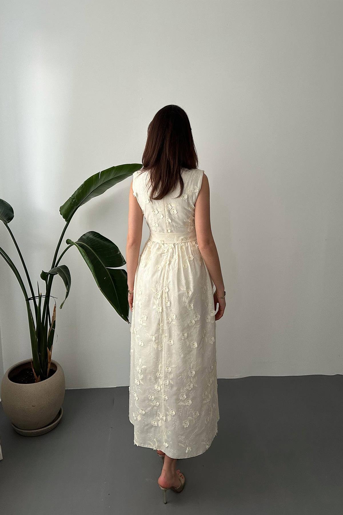 Toptan Bej 3d Brode Detaylı Elbise