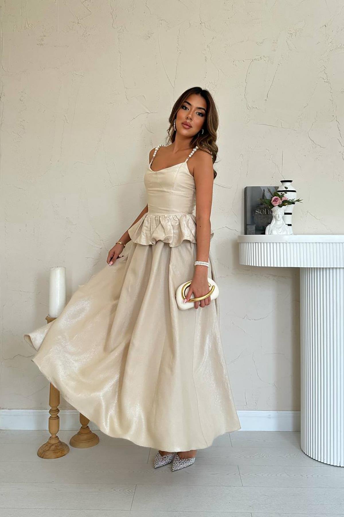 Toptan Bej Beli Büzgülü İnci Askılı Uzun Elbise