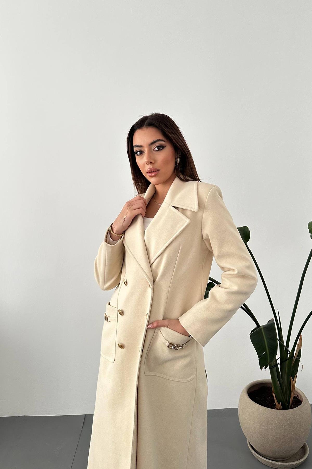 Wholesale Beige Pocket Chain Coat