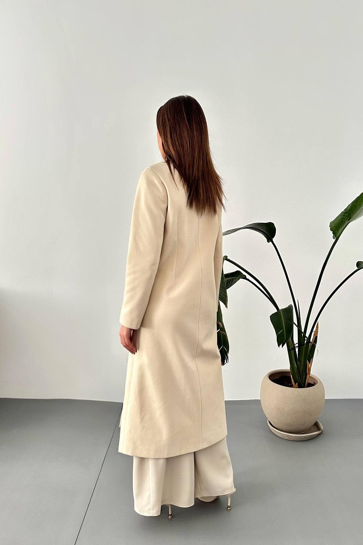 Wholesale Beige Pocket Chain Coat