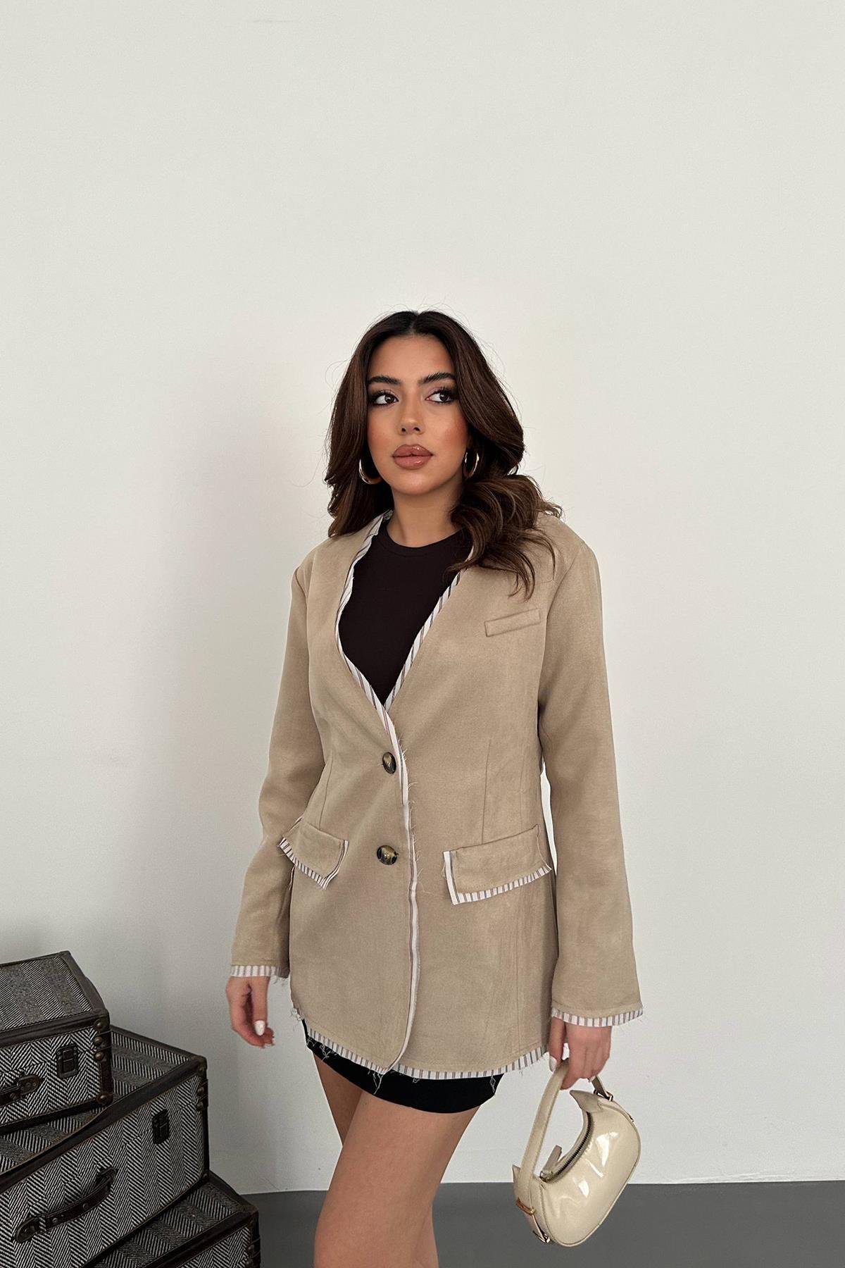 Toptan Bej Çizgili Astarlı Garnili Süet Ceket