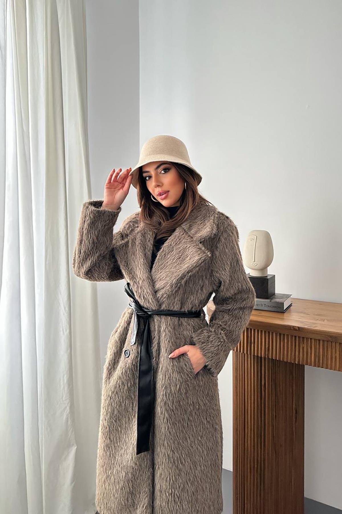 Toptan Bej Deri Kuşak Garnili Kaban