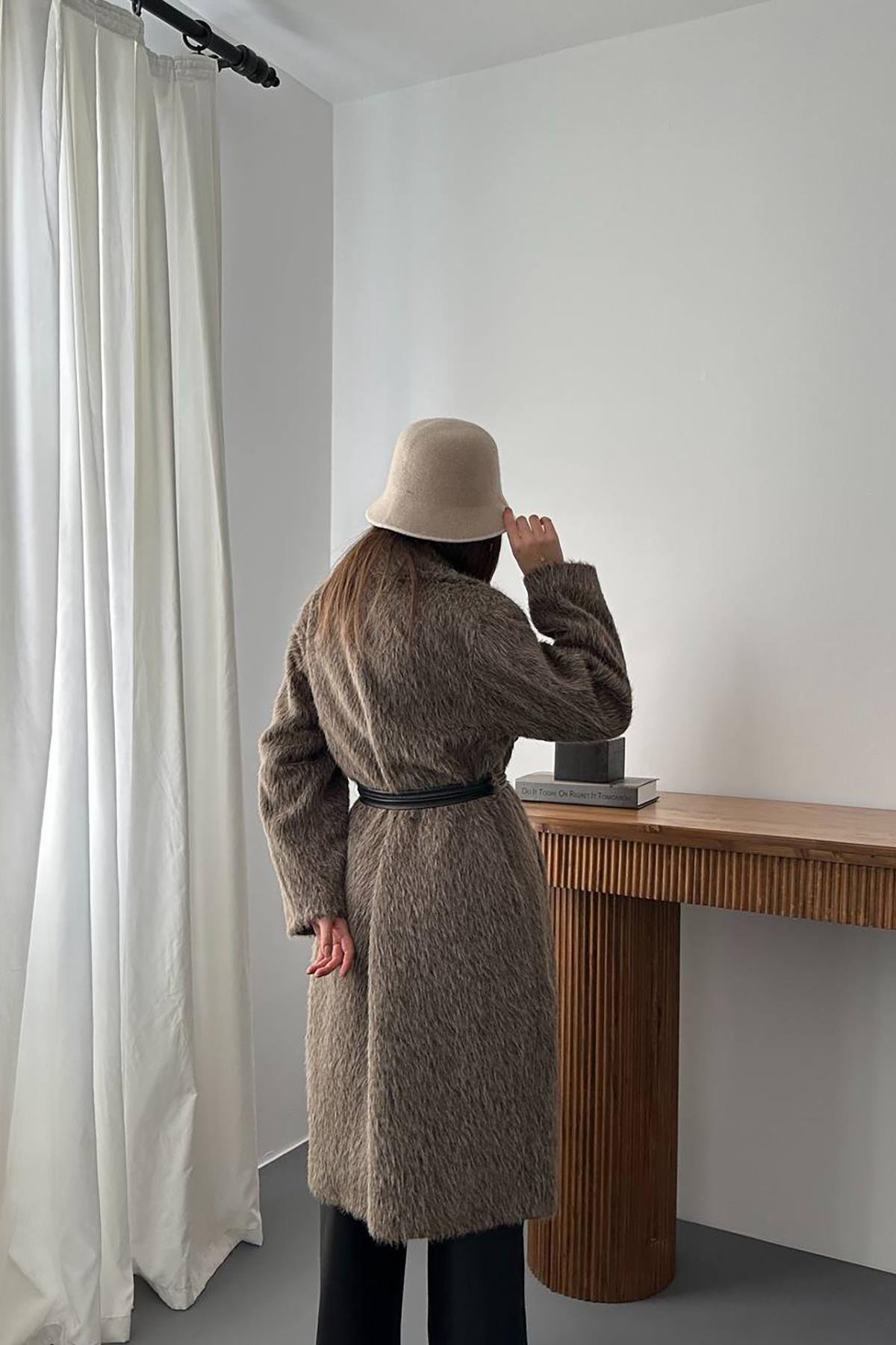 Toptan Bej Deri Kuşak Garnili Kaban