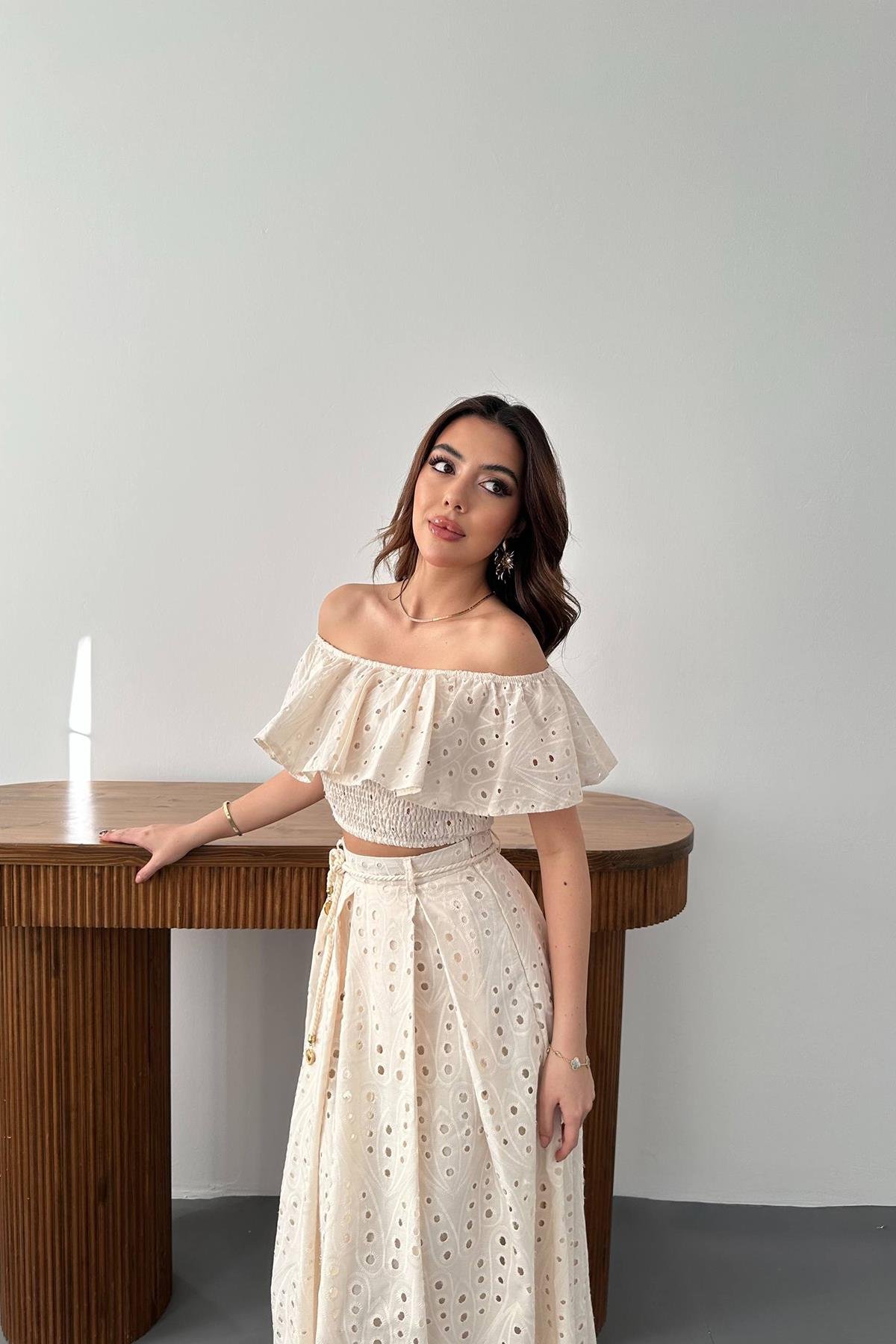 Toptan Bej Gipeli Bluz Etek Takım