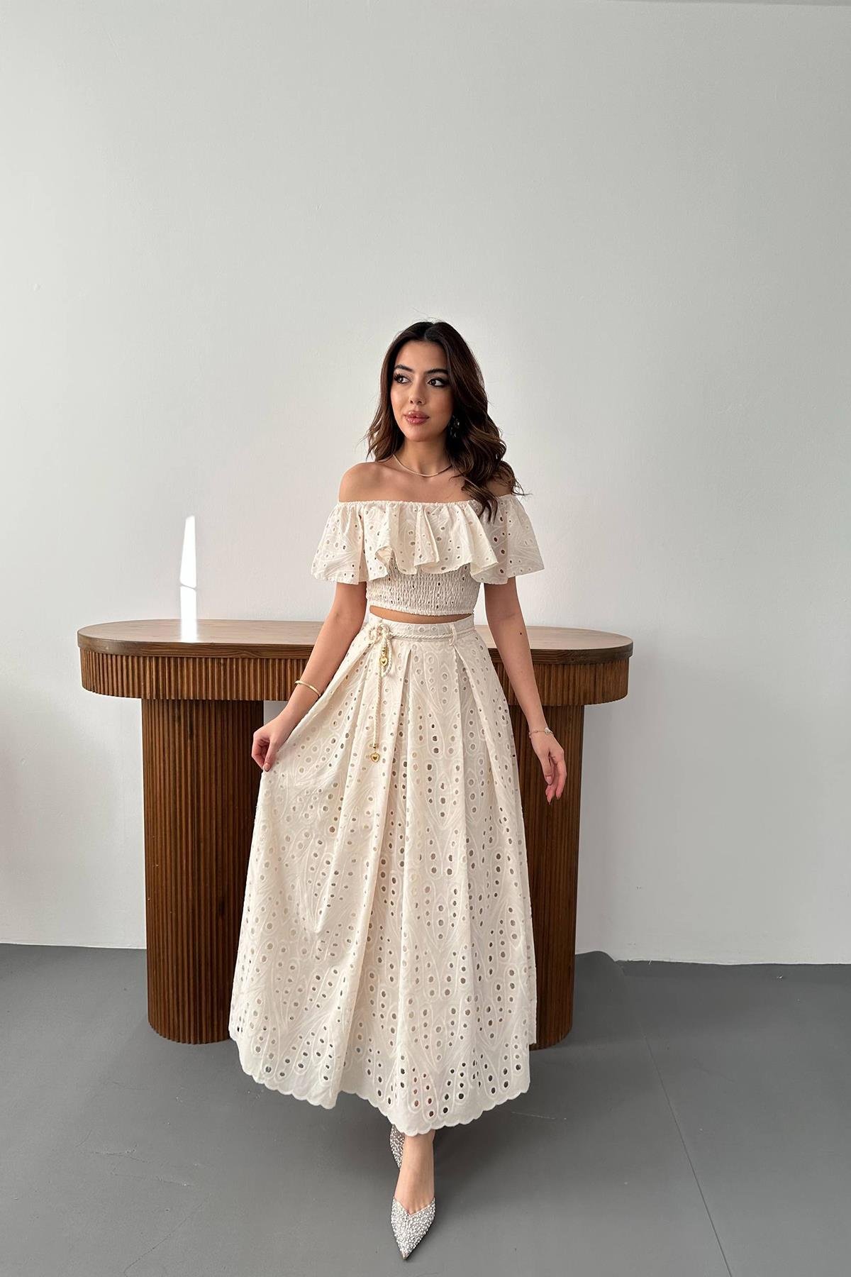 Toptan Bej Gipeli Bluz Etek Takım