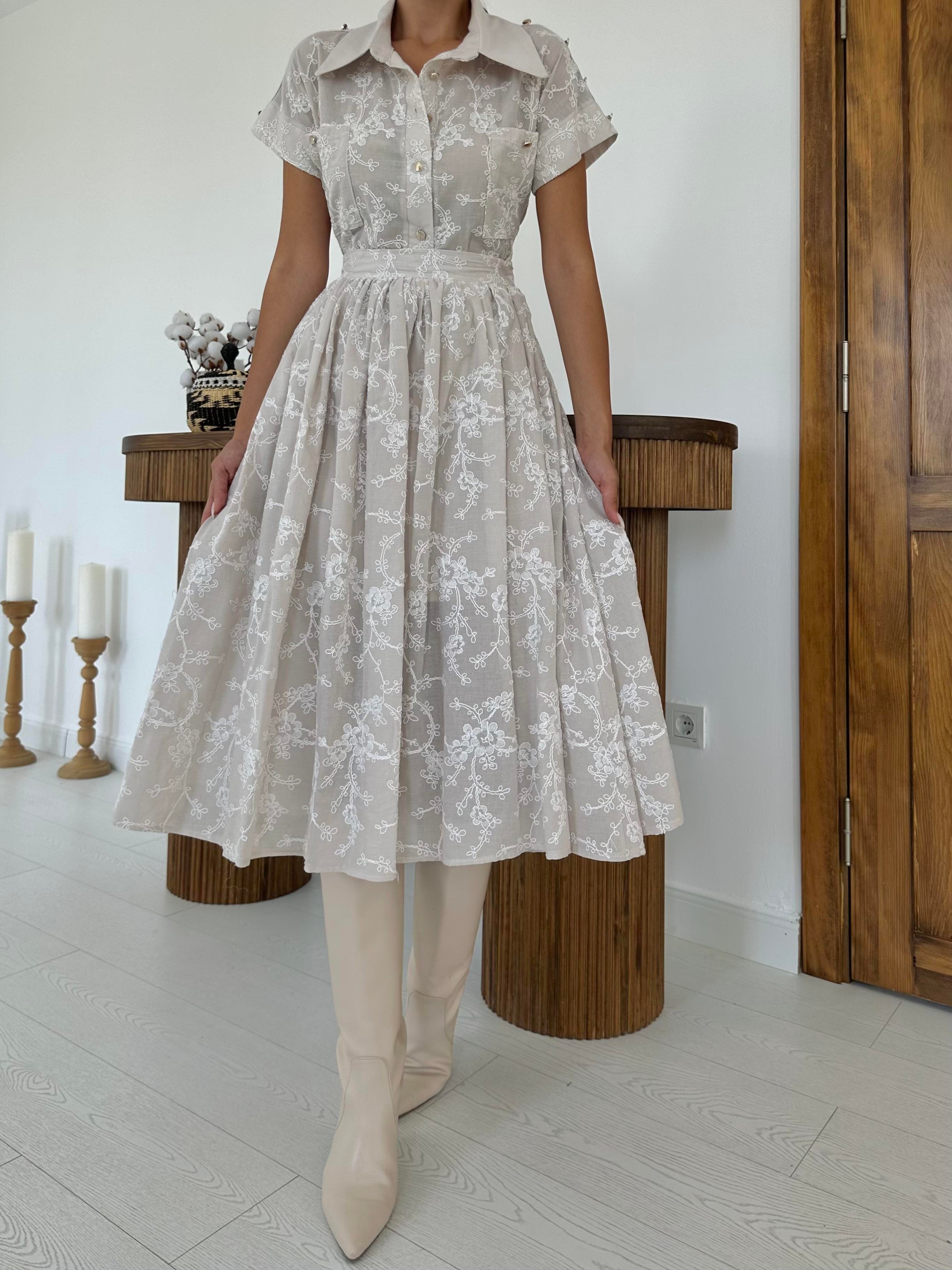 Toptan Bej Gömlek ve Etek Takım