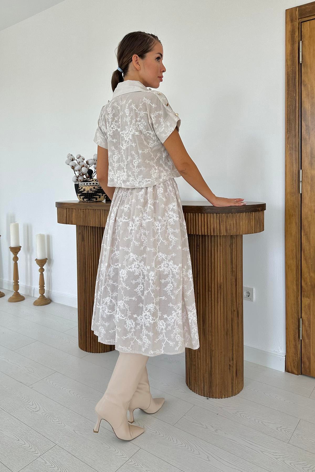 Toptan Bej Gömlek ve Etek Takım