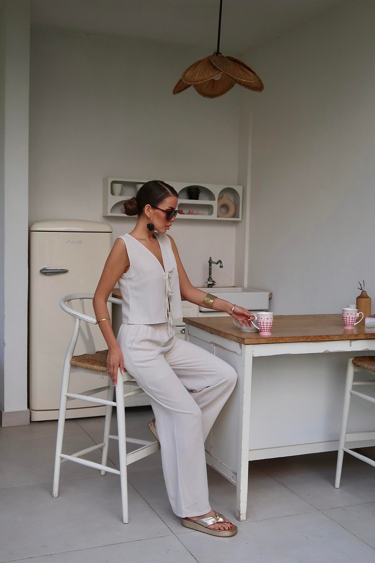 Toptan Bej Önü Fiyonklu Keten Takım