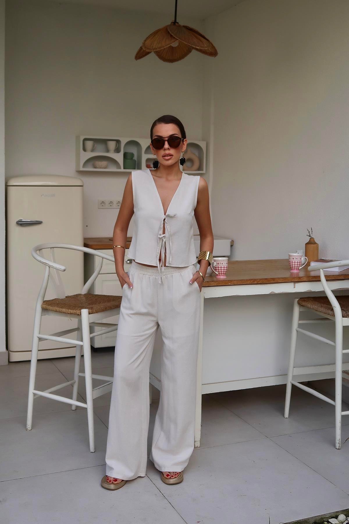 Toptan Bej Önü Fiyonklu Keten Takım