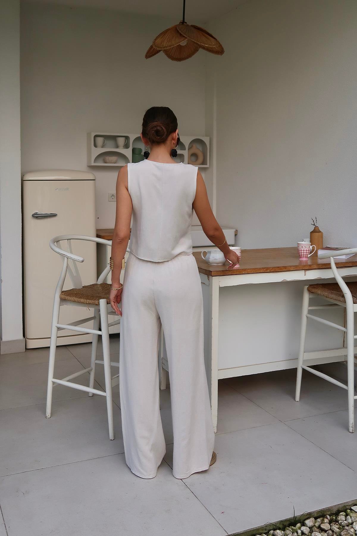 Toptan Bej Önü Fiyonklu Keten Takım