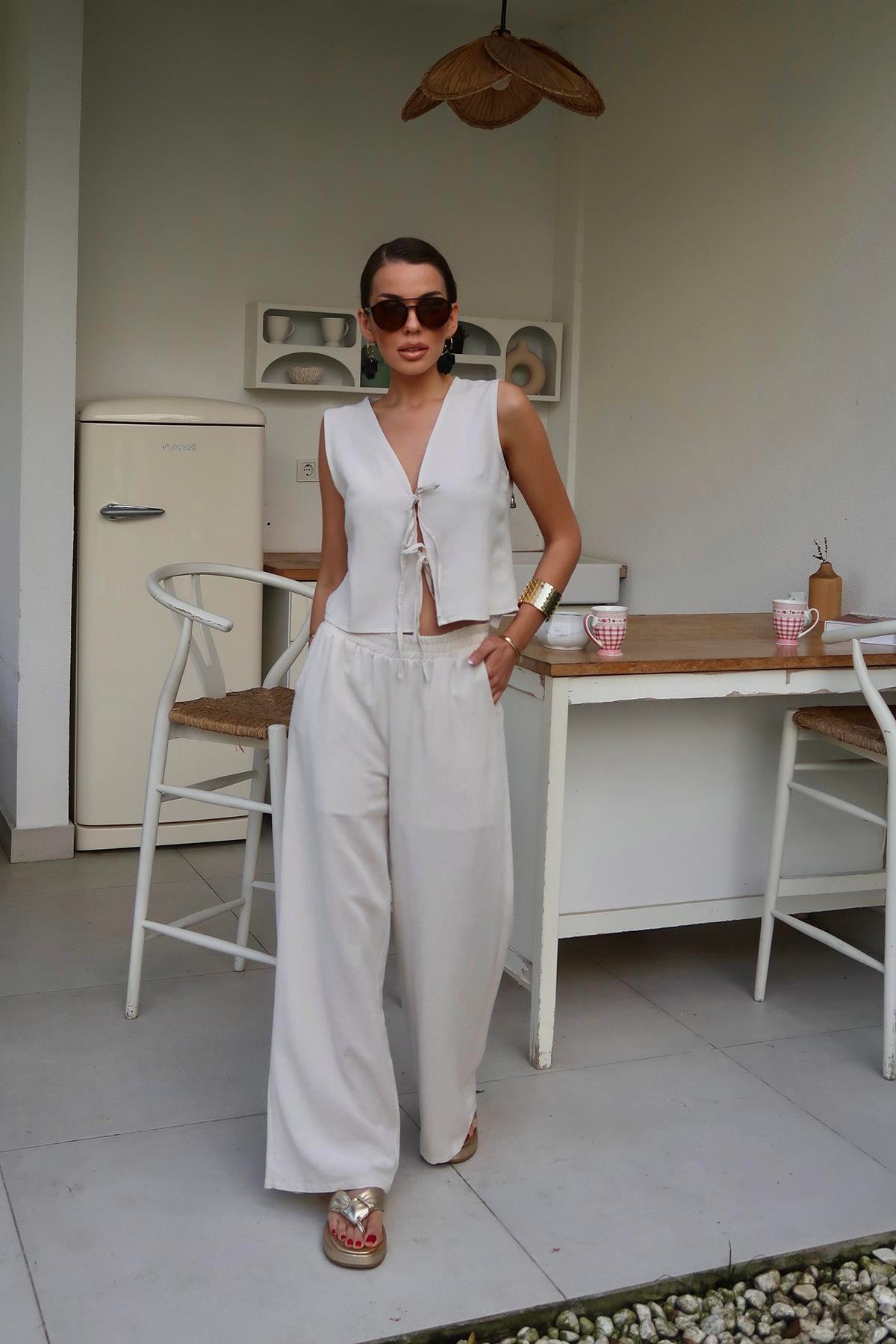 Toptan Bej Önü Fiyonklu Keten Takım