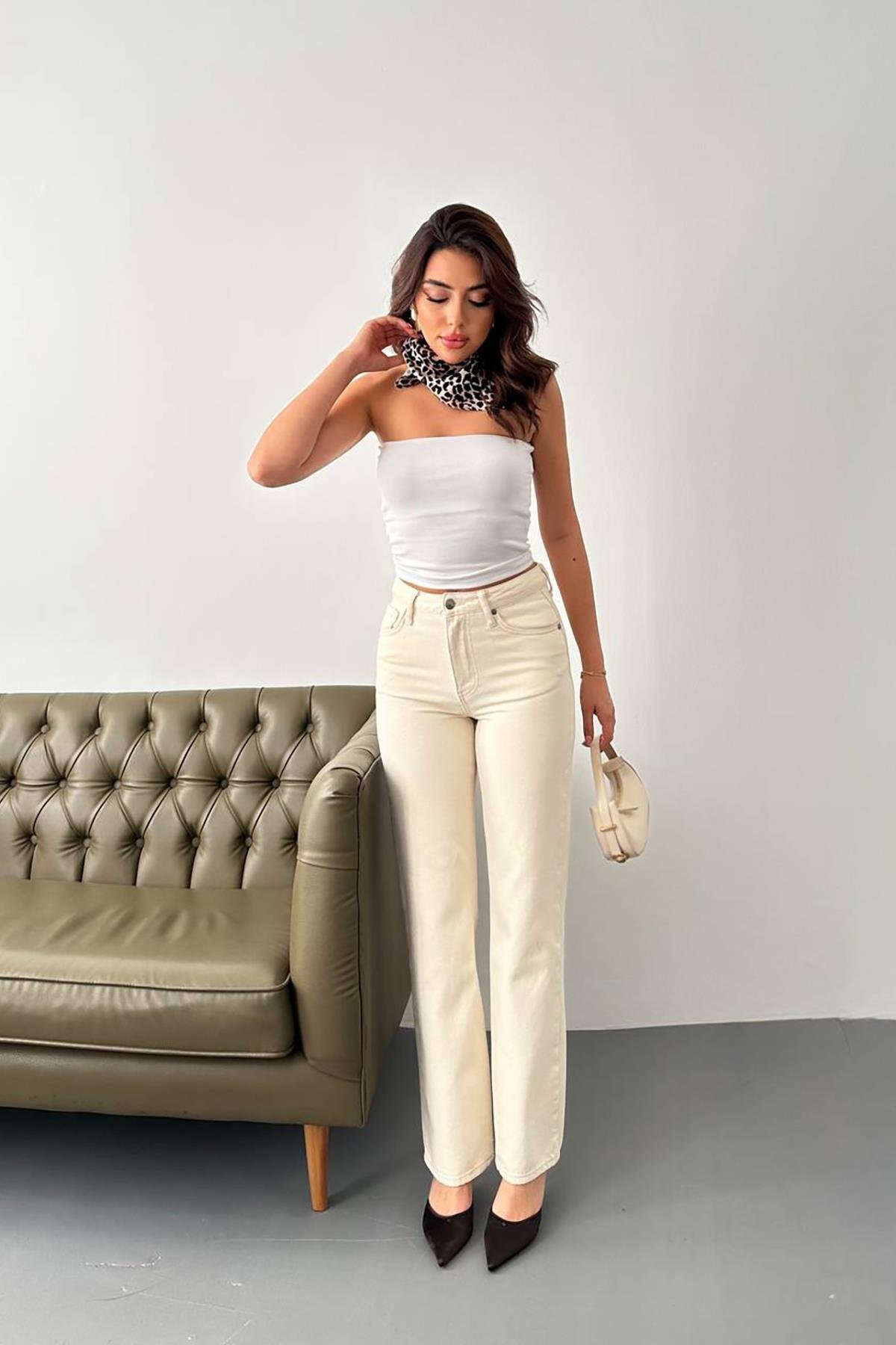 Оптовые бежевые джинсы Straightmania