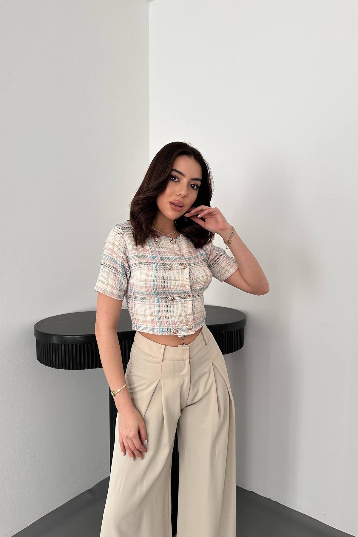 Toptan Beyaz Çizgili ve Düğmeli Bluz