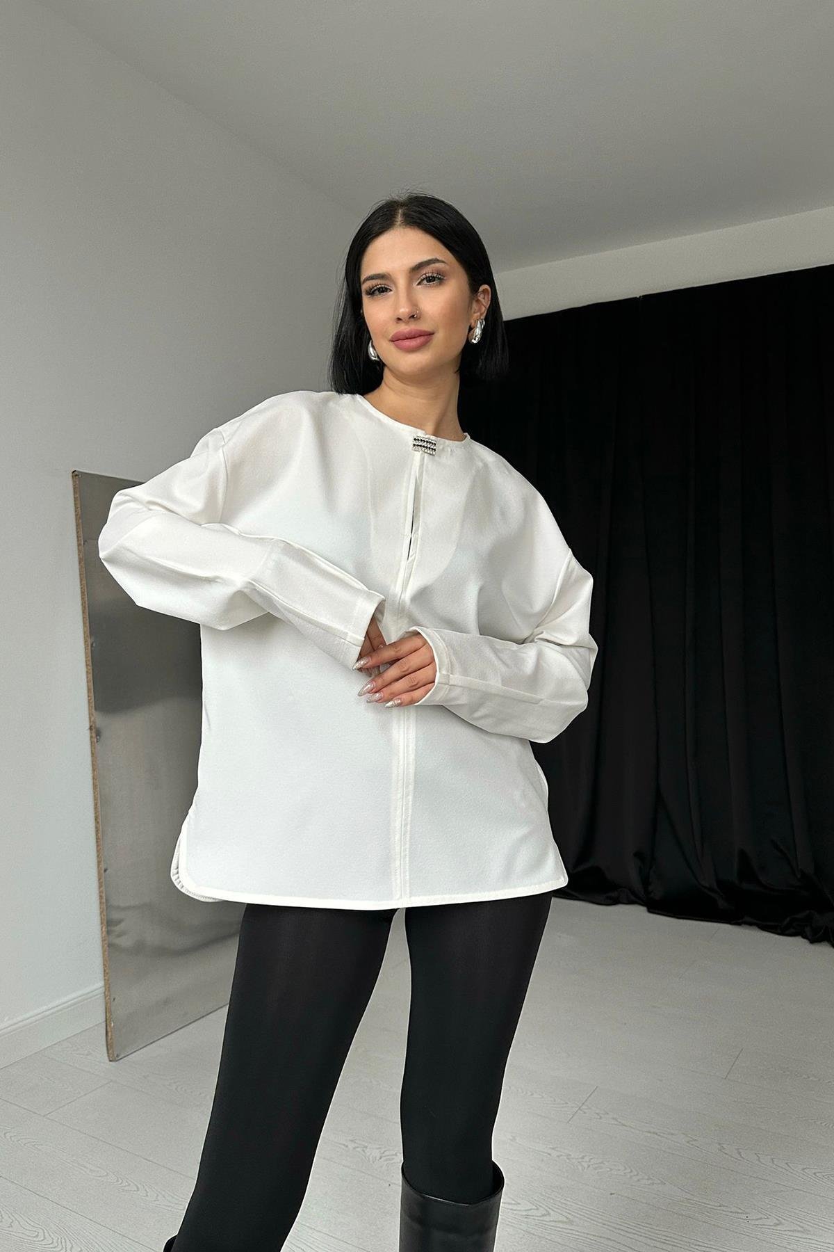 Wholesale White Collar Brooch Blouse