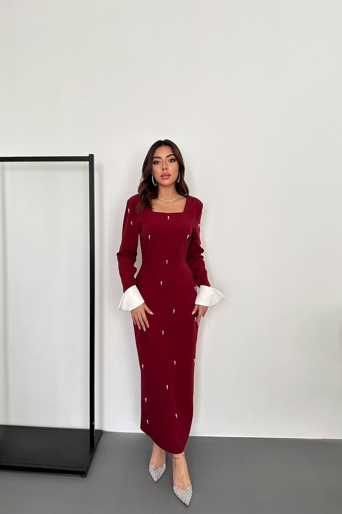 Toptan Bordo İşlemeli Atlas Elbise