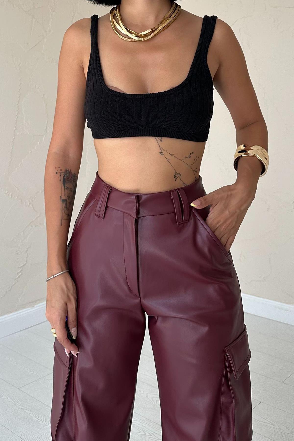 Bordo Yanlardan Cepli Deri Pantolon