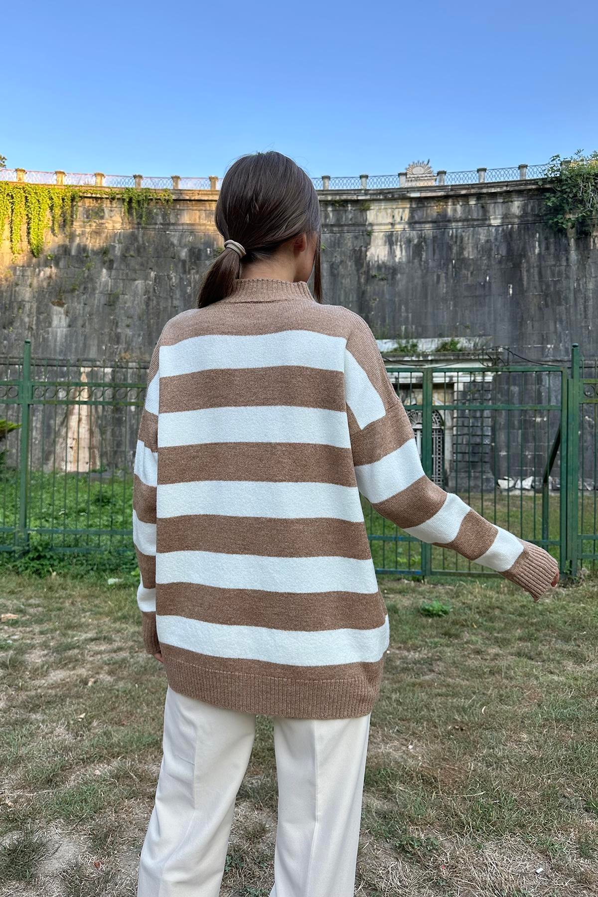 Toptan Camel Çizgili Triko Kazak