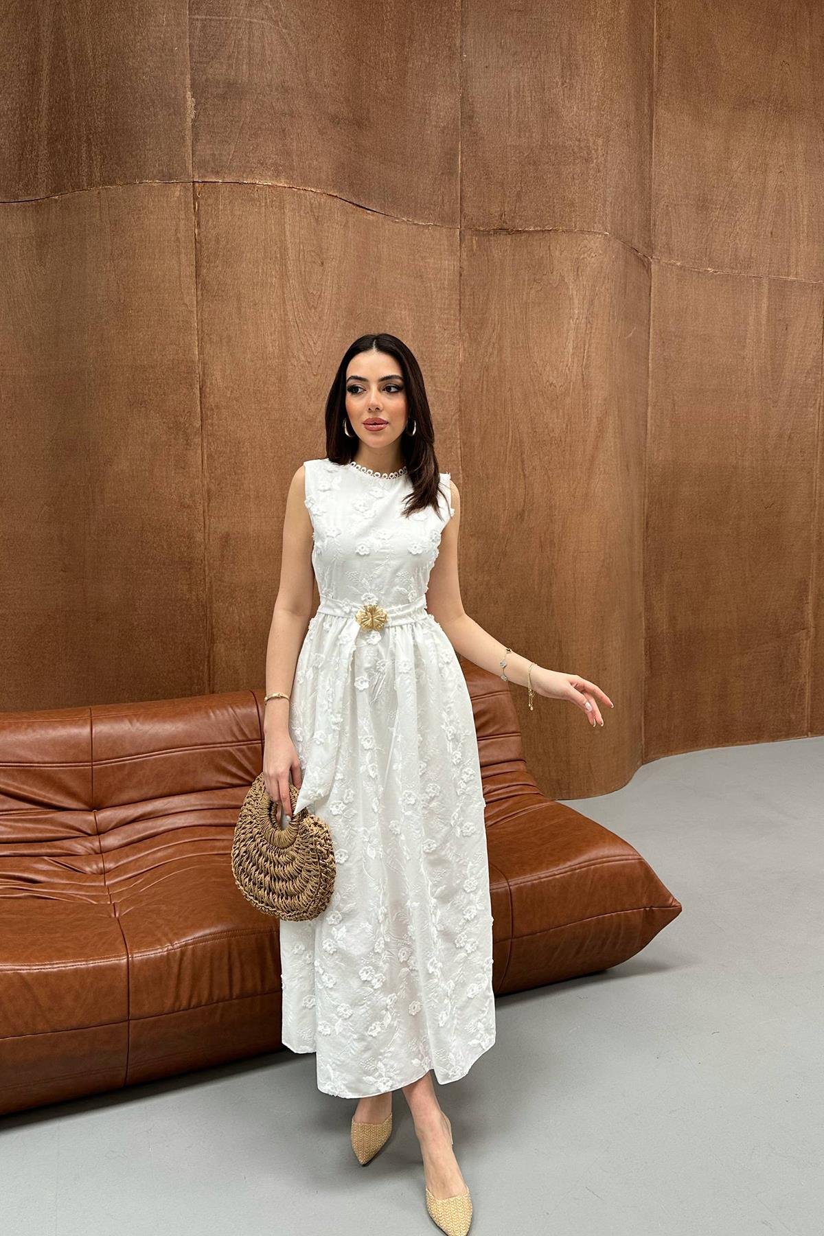 Toptan Ekru 3d Brode Detaylı Elbise