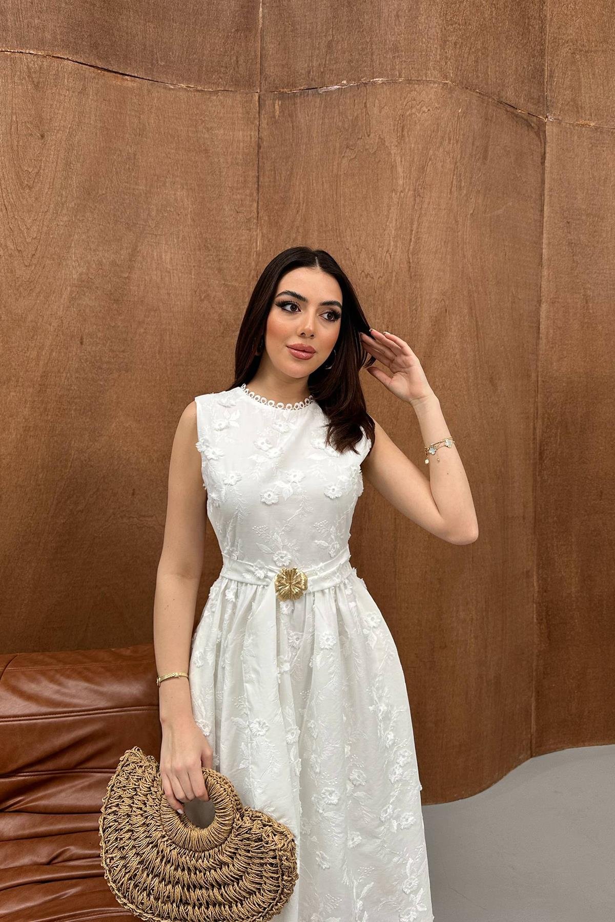 Toptan Ekru 3d Brode Detaylı Elbise