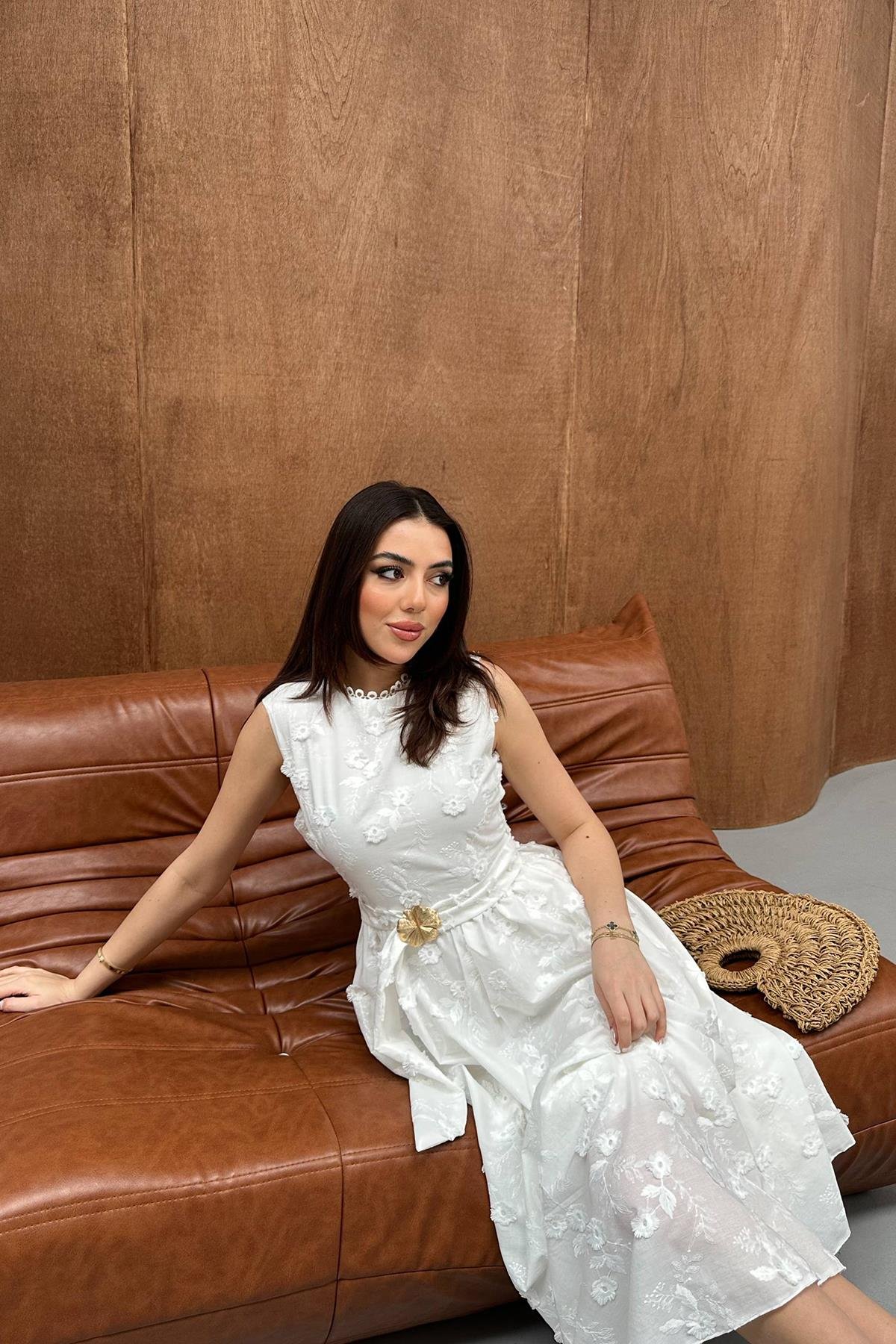 Toptan Ekru 3d Brode Detaylı Elbise