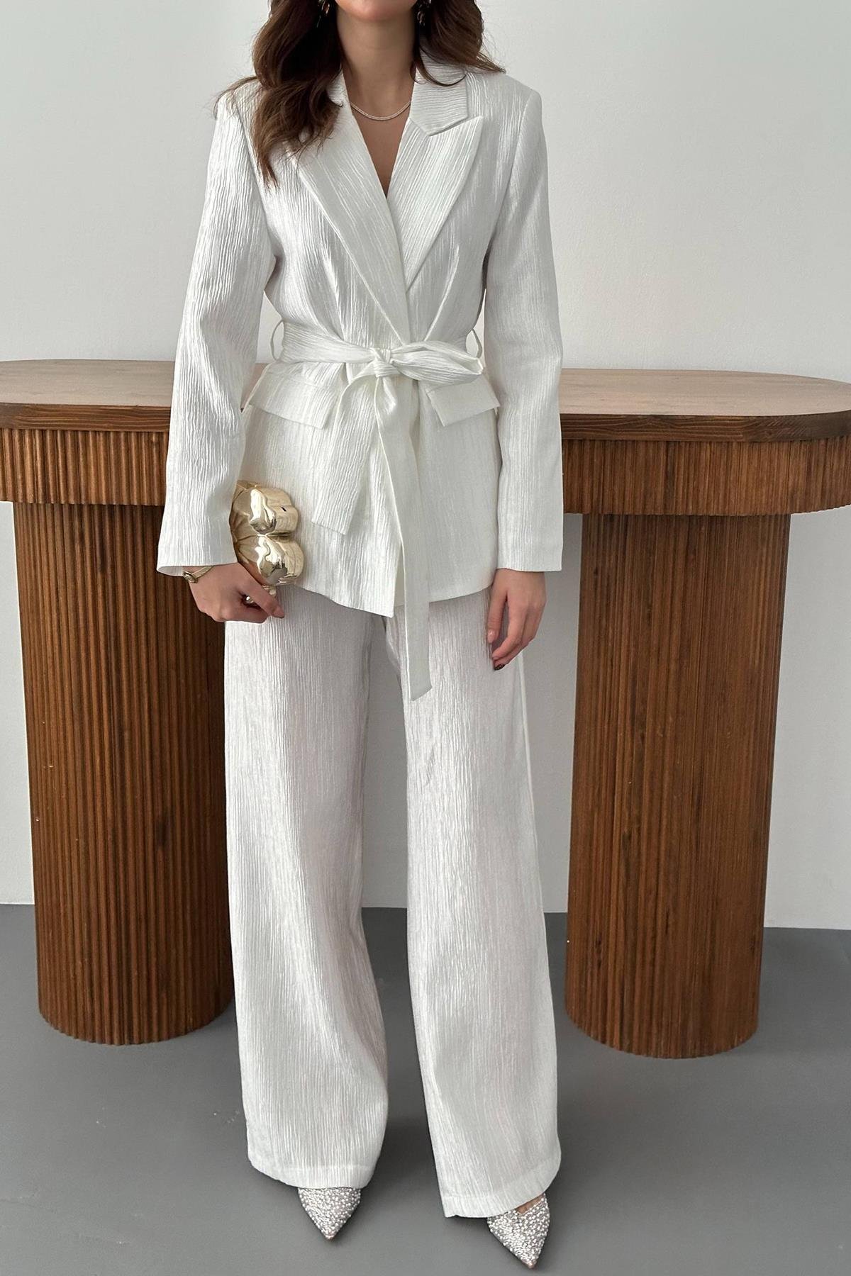 Toptan Ekru Beli Kuşaklı Ceket ve Pantolon Parlak Takım
