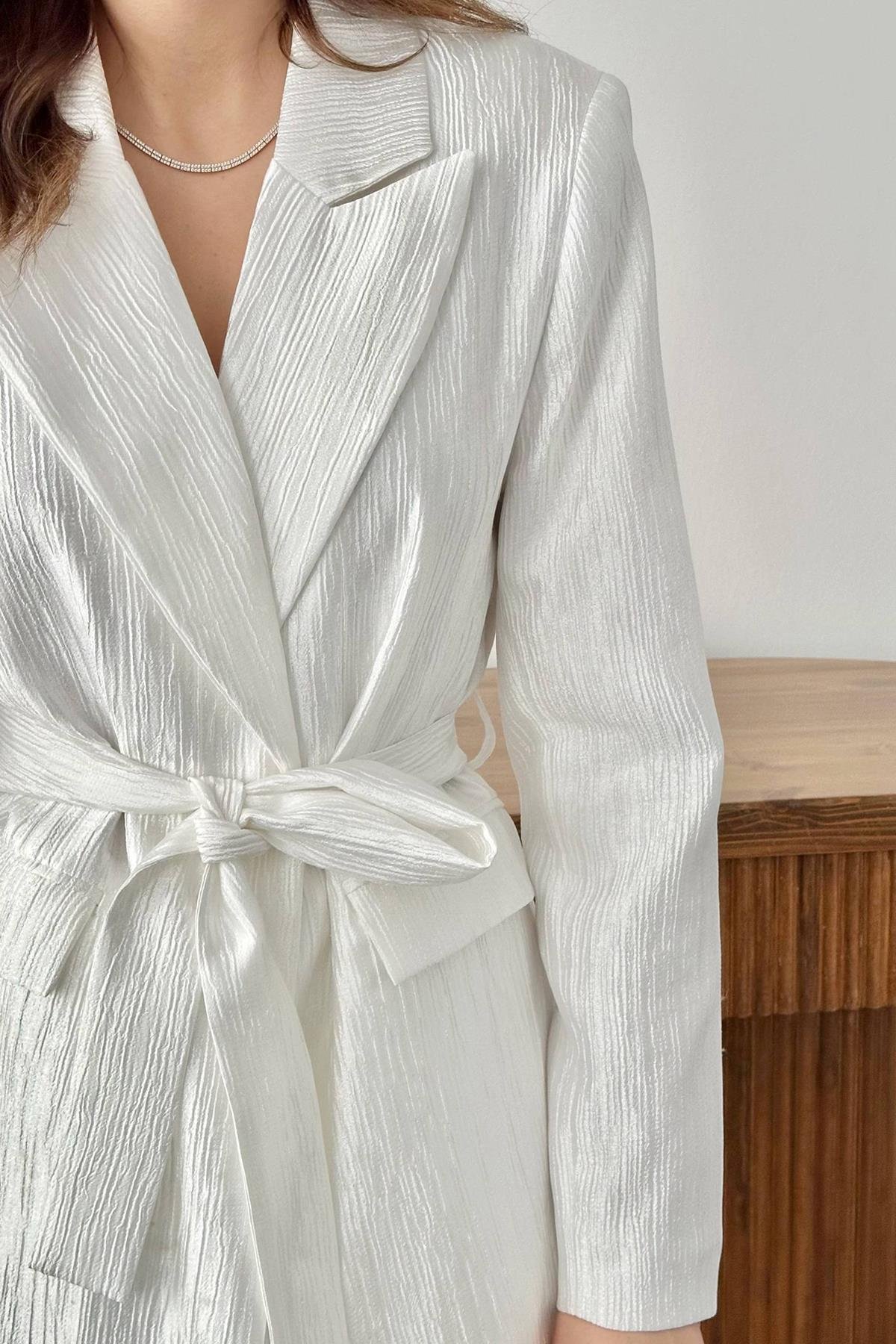 Toptan Ekru Beli Kuşaklı Ceket ve Pantolon Parlak Takım