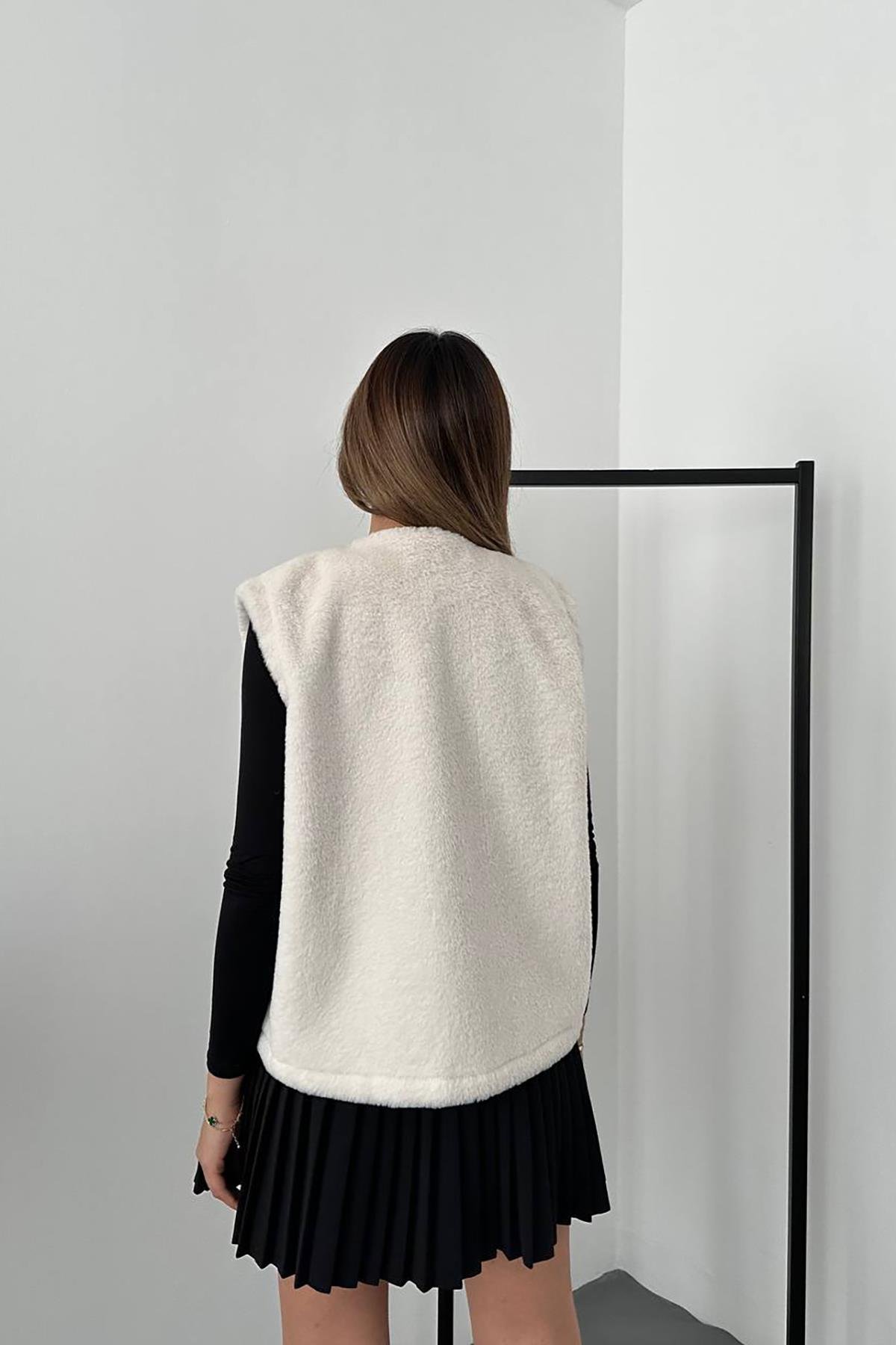 Toptan Ekru Fiyonklu Peluş Yelek