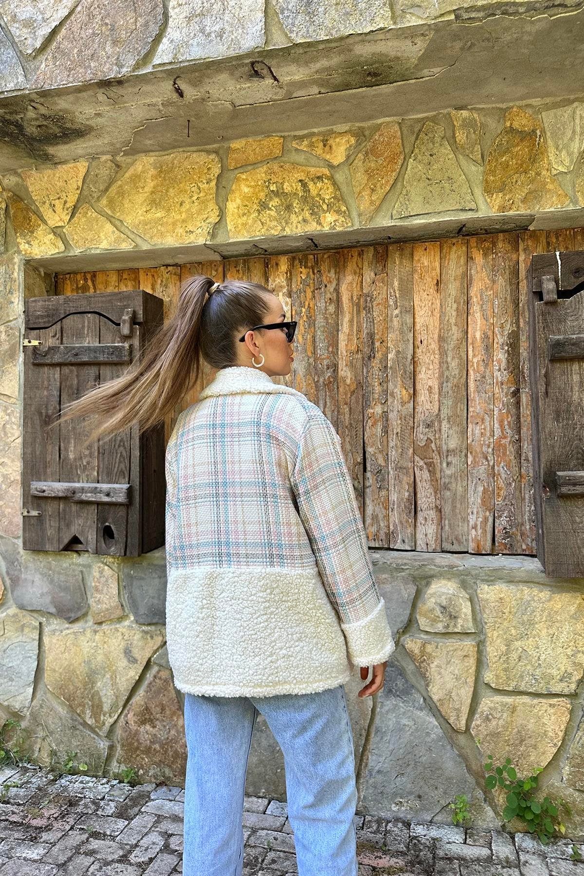 Ekru Garnili Kadın Kaban